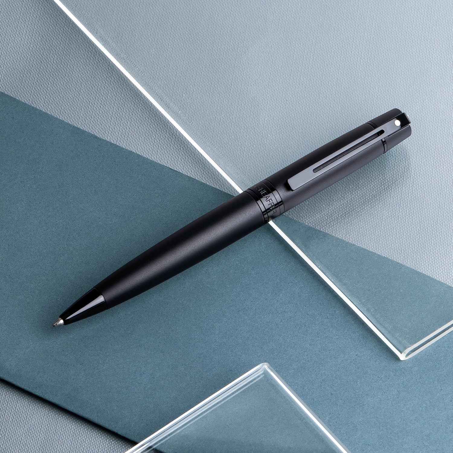 Sheaffer Geschenkset 300 | G9343 Mattschwarz mit poliertem schwarzem Rand, Kugelschreiber mit mittlerem Notizbuch | Premium-Geschenkset