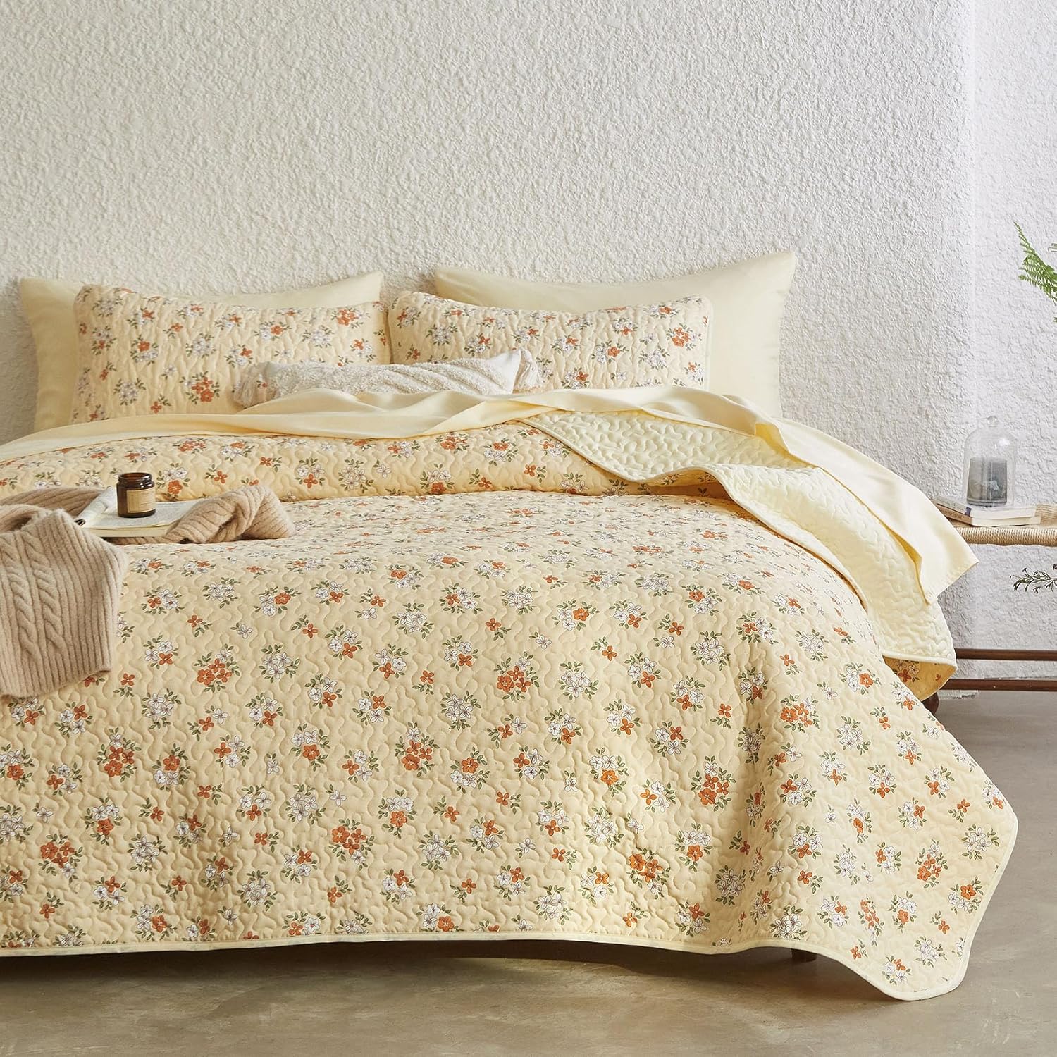 Wake In Cloud - Floral Quilt Set, Tiny Flower Botanical Cottagecore Shabby Chic for Women Teen Girls, Reversible Lightweight Bedspread Coverlet, 3 Pieces, Orange Yellow, Twin/Twin XL Size - Image 2