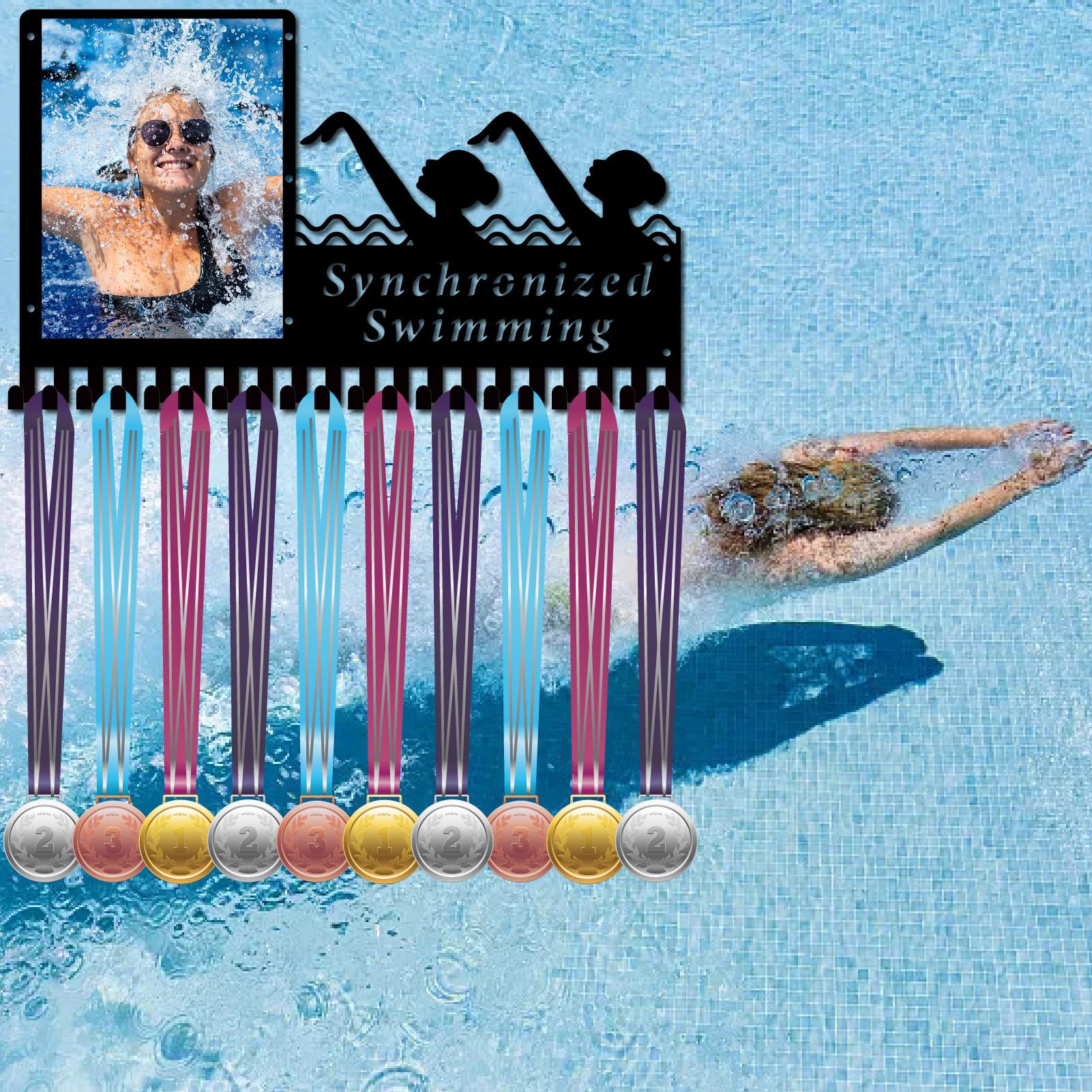 CREATCABIN Appendiabiti per Medaglie di Nuoto Sincronizzato, Porta Medaglie per Il Nuoto, con Cornice per Foto, Supporto Da Parete per Premi per Atleti, per Sport In Metallo, con 20 gancio per 42x25cm