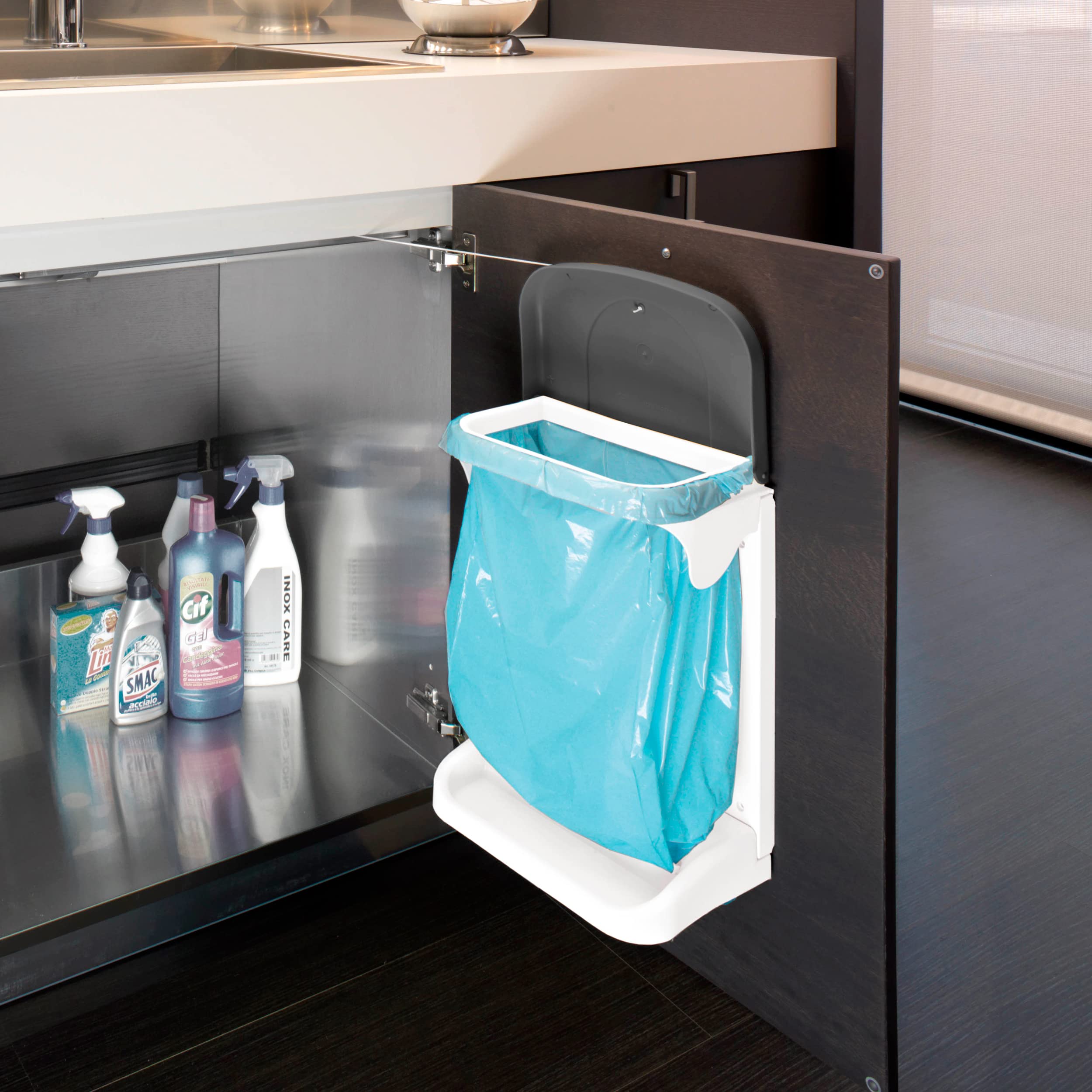 DENOX Cubo de Basura Interior 20L para Armario con Apertura Automática – Papelera con Aro Sujeta-Bolsas, Compartimento para Rollos y Montaje en Puerta – Color Blanco/Gris