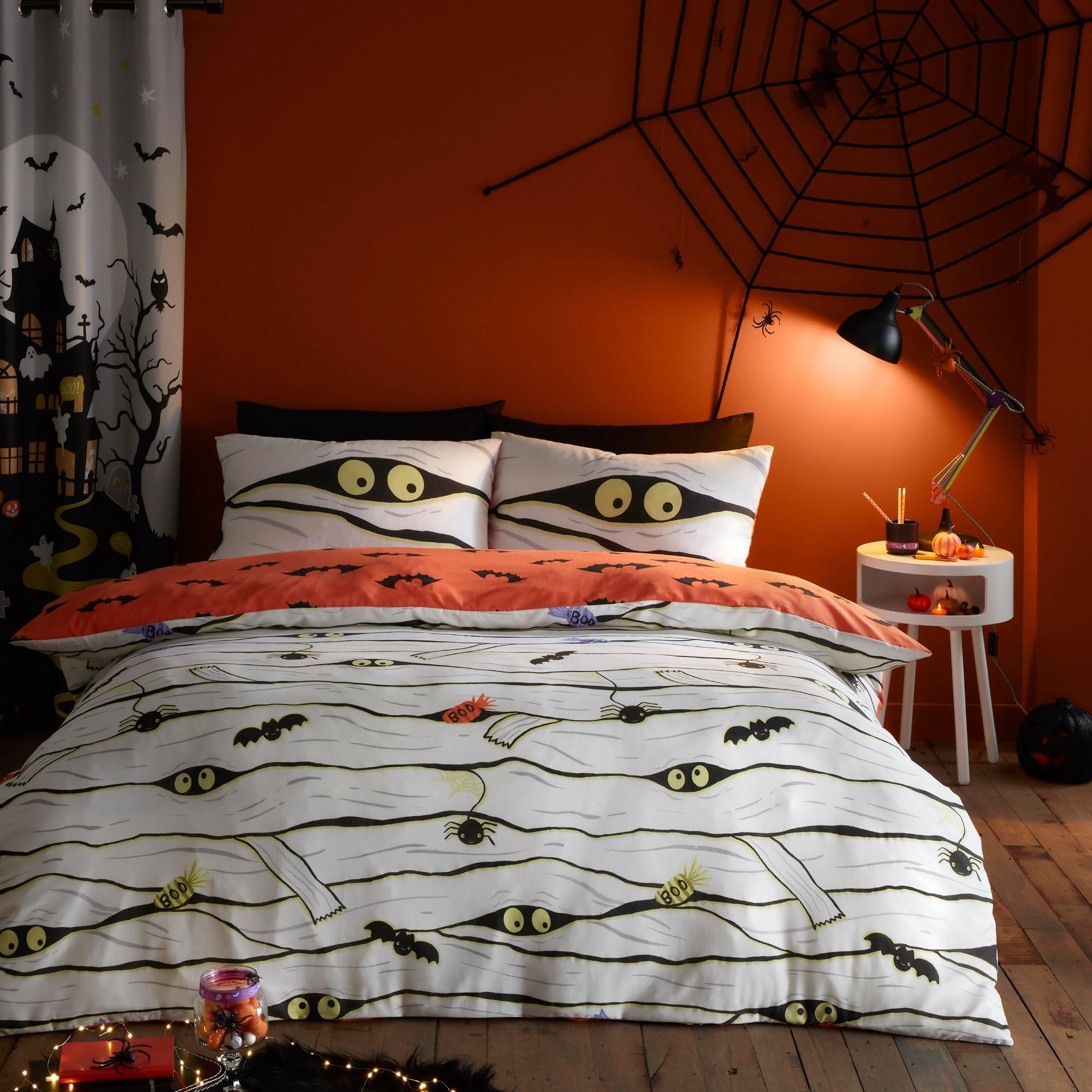 Bedlam Scary Mummy Duvet Cover - Single Size (140x200cm) - Reversible Glow in the Dark - Spooky Mummies & Vampire Bats - Halloween Decorations, White