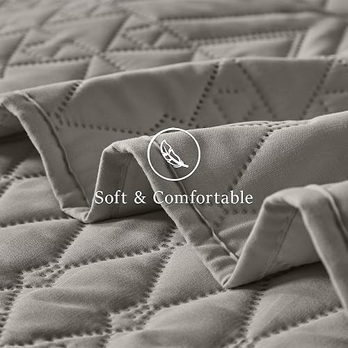 Vista 6 de akkialla - Juego de ropa de cama de tamaño matrimonialqueen, colcha suave de microfibra ligera, con patrón geométrico de estilo moderno, 3 piezas