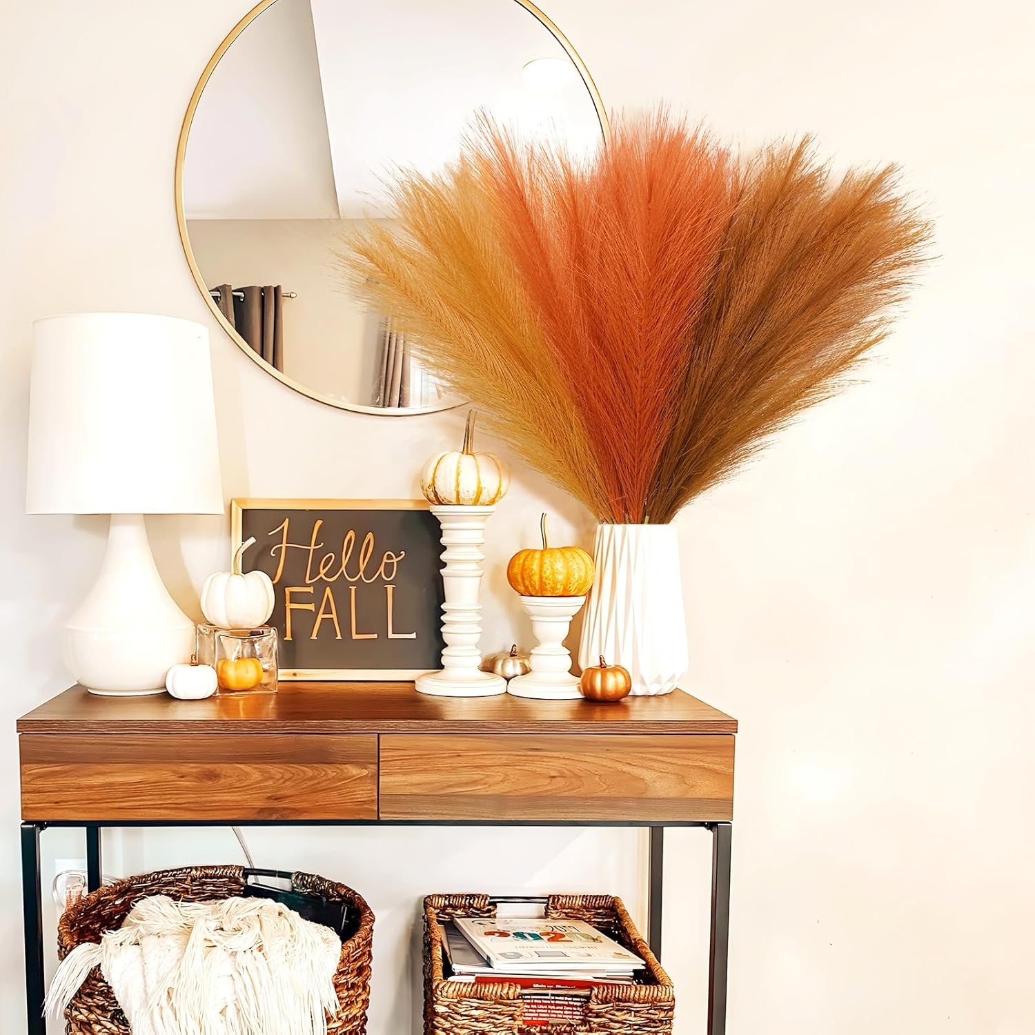 Agusbagli 150pcs Orange Pampas Grass, 21.6in Fluffy Faux Colored Pompas Grass Short Artificial Orange Pampas Stems Vase Filler Fall Flower Arrangement for Home Wedding Centerpieces Autumn Boho Decor