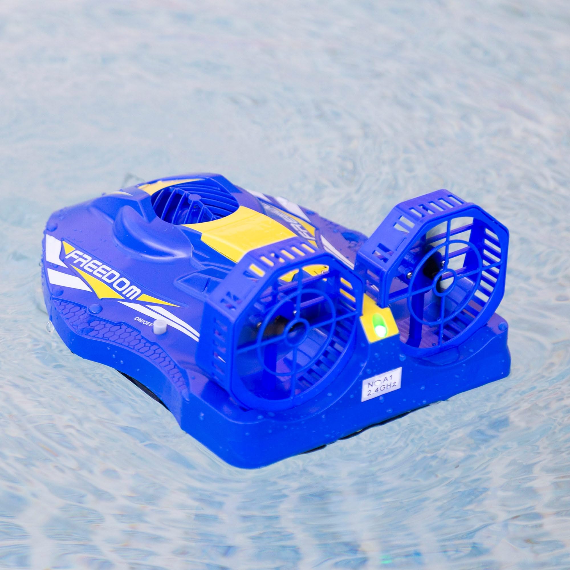 COLORBABY Speed & Go - Barca rapida radiocomandata, giocattolo radiocomandato elettrico, giocattoli per bambini, barca RC terra, acqua e ghiaccio, batteria inclusa, a partire dai 4 anni (41377)
