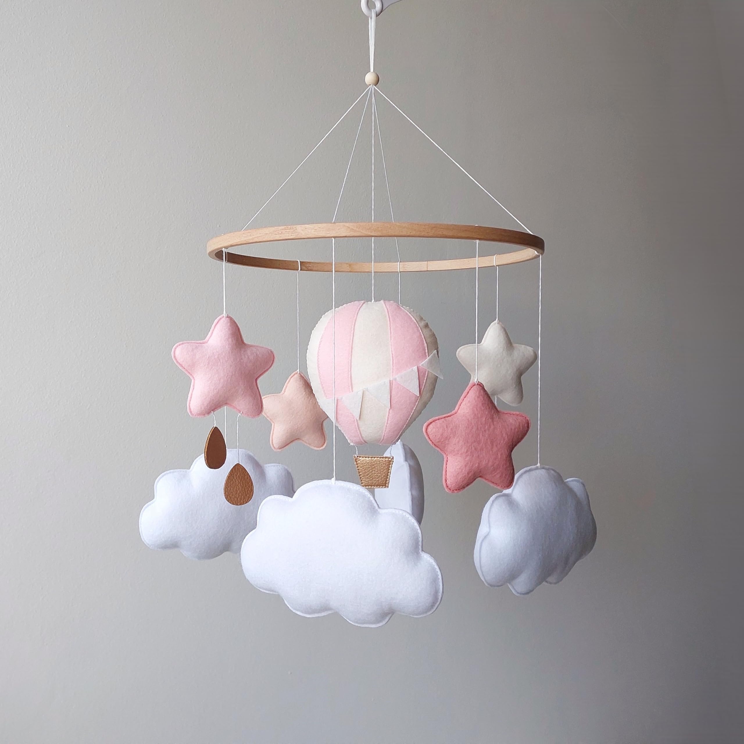 Heißluftballon Baby Mobile für Mädchen – Handgemachtes Filz-Mobile mit Wolken & Sternen in Rosa – Traumhafte Deko fürs Babyzimmer – Geschenk zur Geburt oder Babyparty