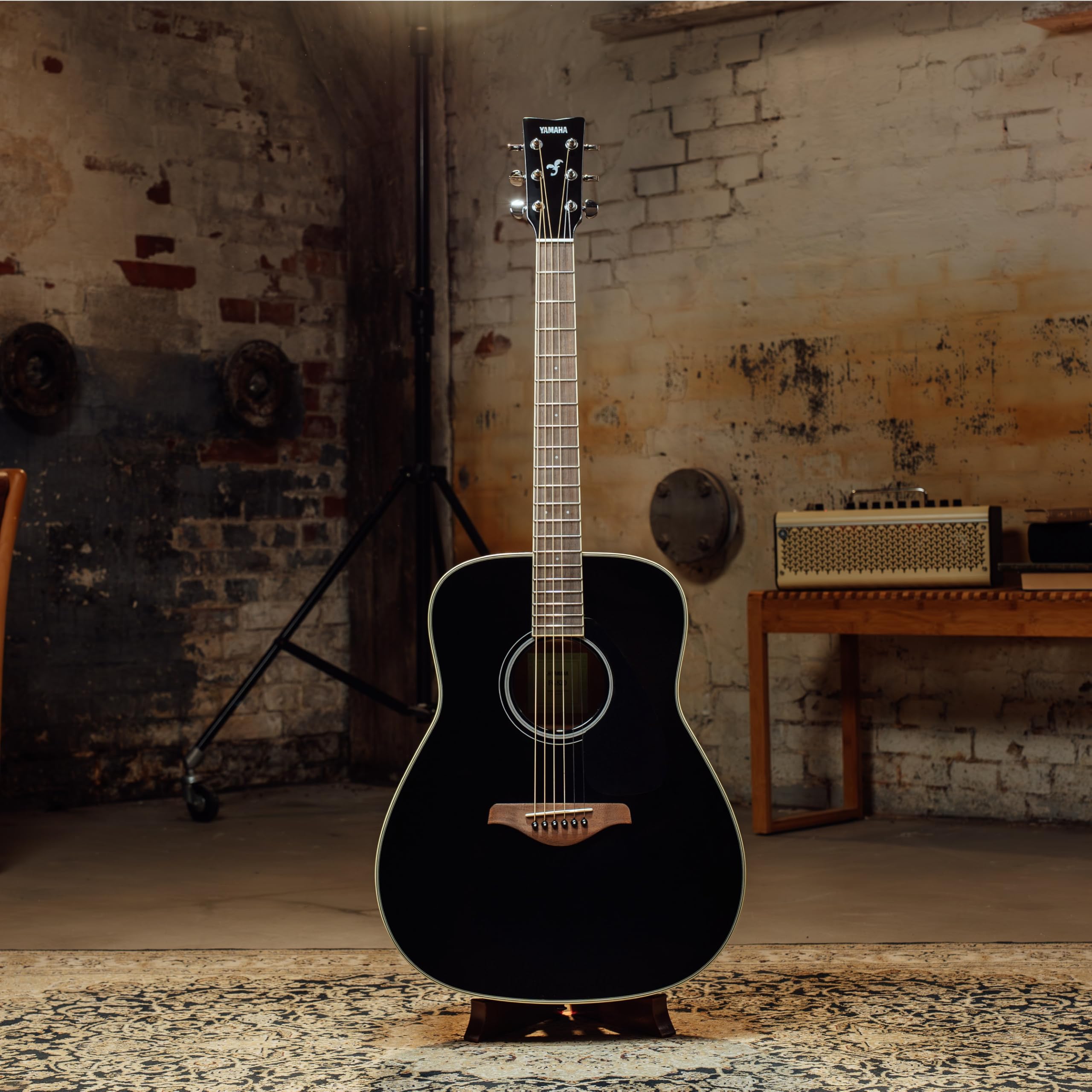 YAMAHA FG820 Chitarra Acustica – Corpo Dreadnought Full-Size, Scala 24,96″, Top in Abete Massello, Fondo e Fasce in Mogano, Tastiera in Palissandro, Corde in Acciaio – Nero