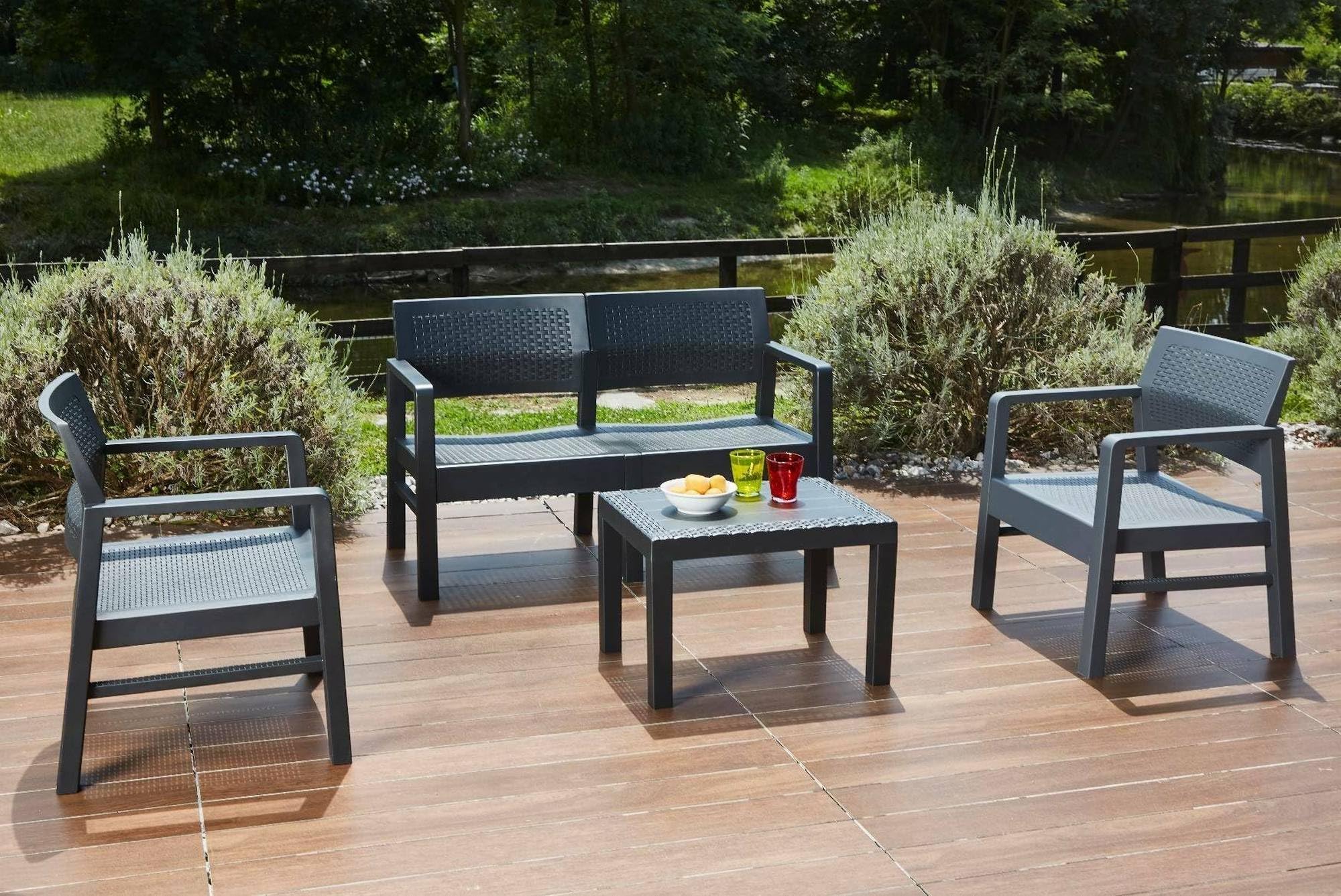 Dmora - Set Salotto da Esterno Carpi, Composizione da Giardino con 2 poltrone, 1 Divano ed 1 tavolino, Salottino Effetto Rattan con Cuscini, 100% Made in Italy, Antracite
