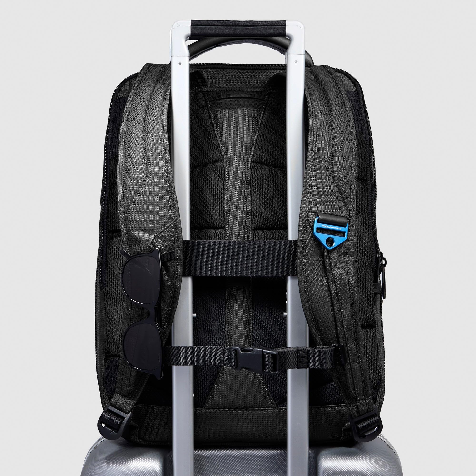 PIQUADRO - Zaino Porta PC 15,6" in Pelle e Tessuto Tecnico - Uomo - Nero | Aggancio per Trolley, Spallacci imbottiti, Vani organizzati, Resistente, Ufficio, Uso quotidiano
