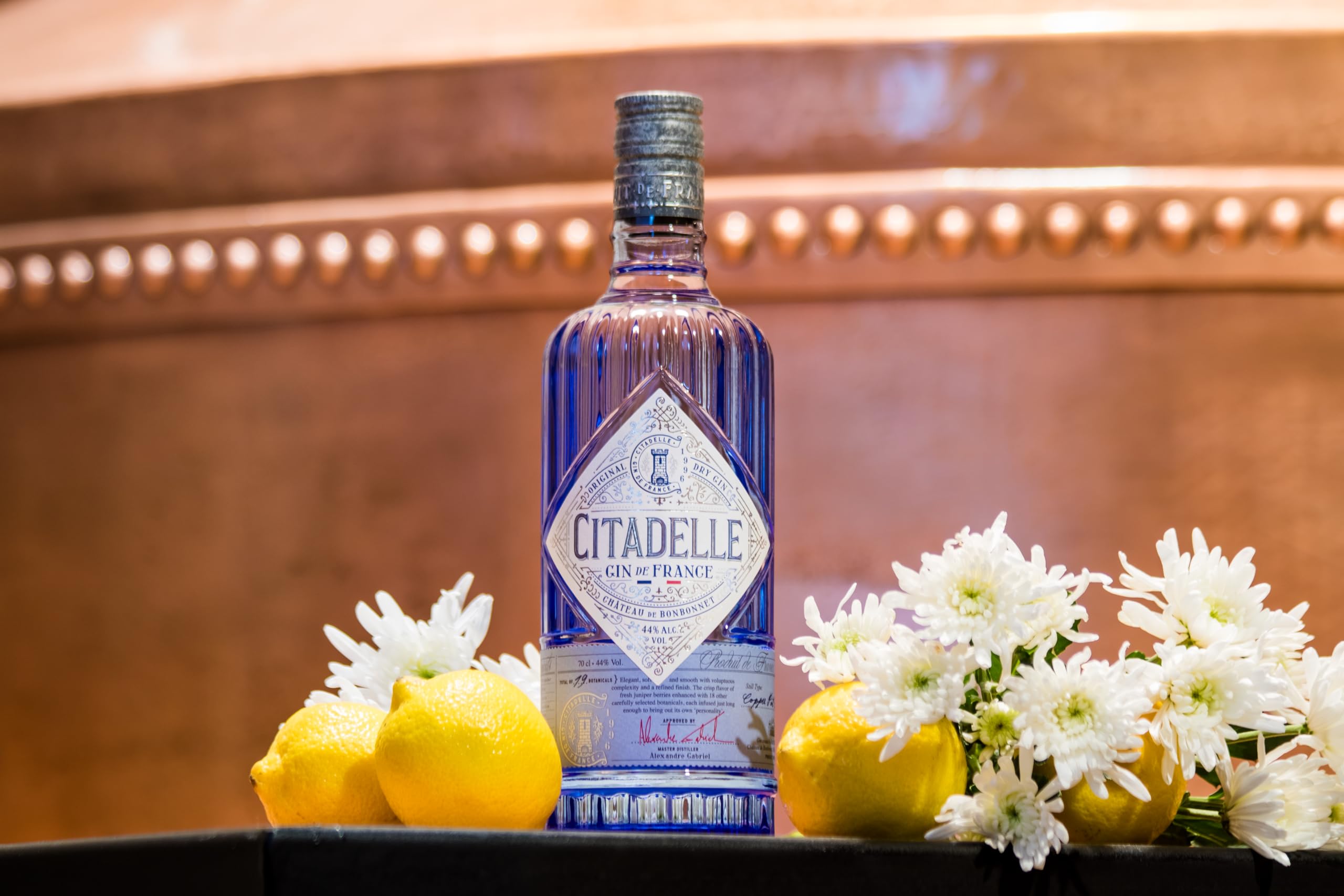CITADELLE Gin - Distilled Gin - Origine : France - 44% Alcool - 70 cl | Origine : France / Poitou-Charentes - Notes Herbacées, Fleuries et d'Agrumes - Idéal en Cocktail Gin Tonic