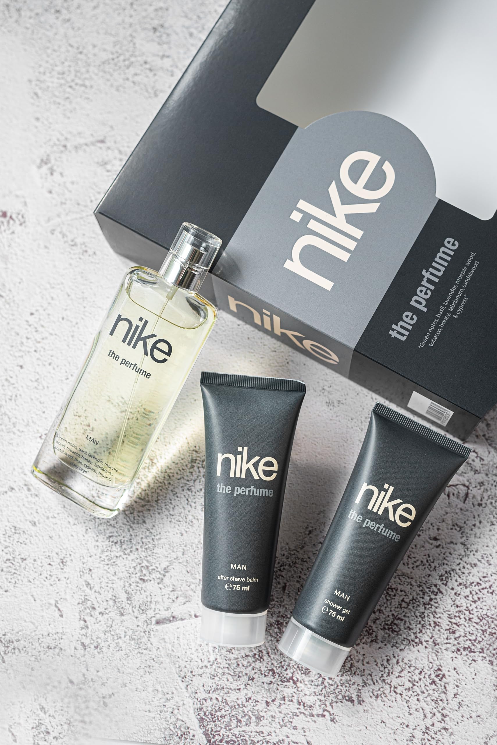 NIKE - The Perfume Man Colonia 75 ml + After Shave + Gel de Baño, Estuche de Regalo Hombre, Eau de Toilette Natural y Masculino, Aromática Amaderada, Fragancia Intensa, Juvenil y Duradera