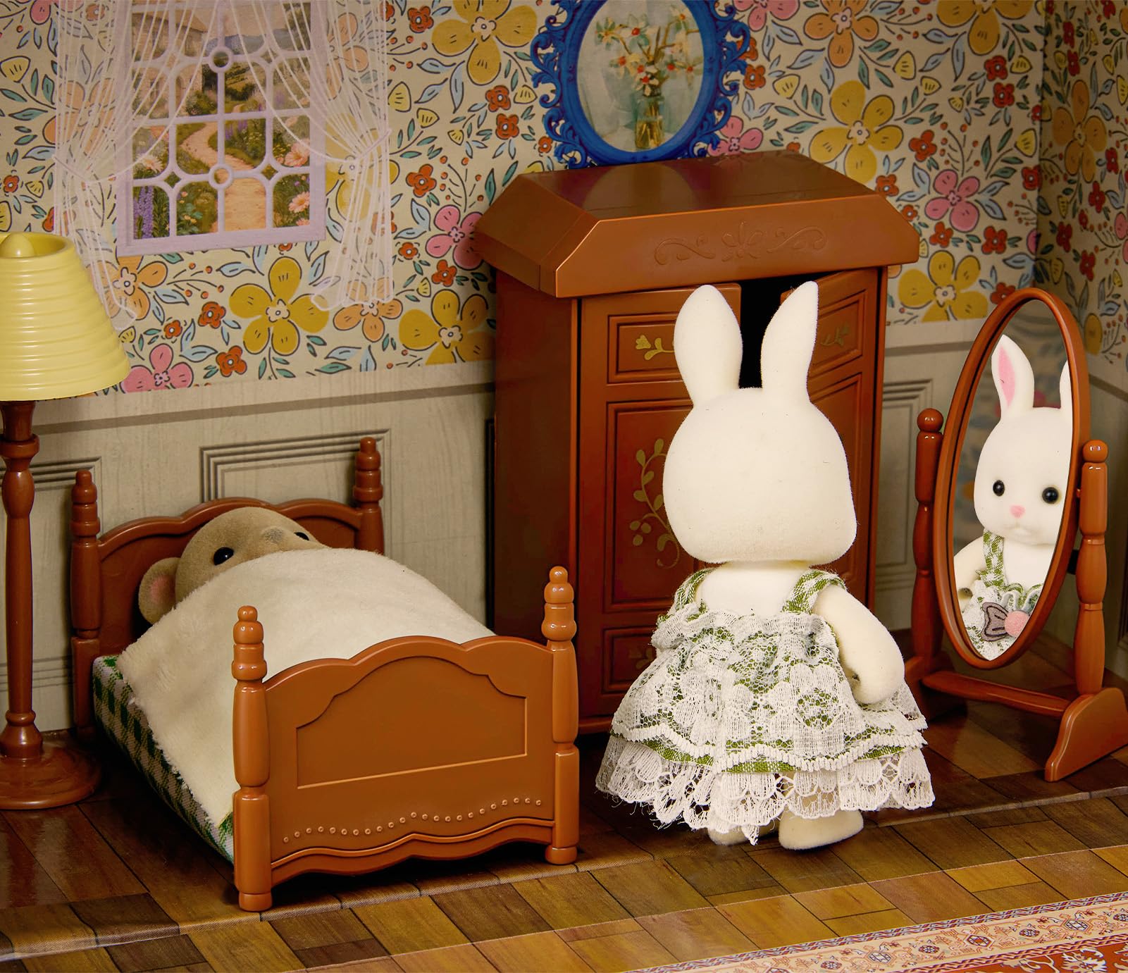 Maison de poupée moyenne dans une valise, brise de printemps, meubles miniatures à l'échelle 1:12, maison de souris Maileg - France