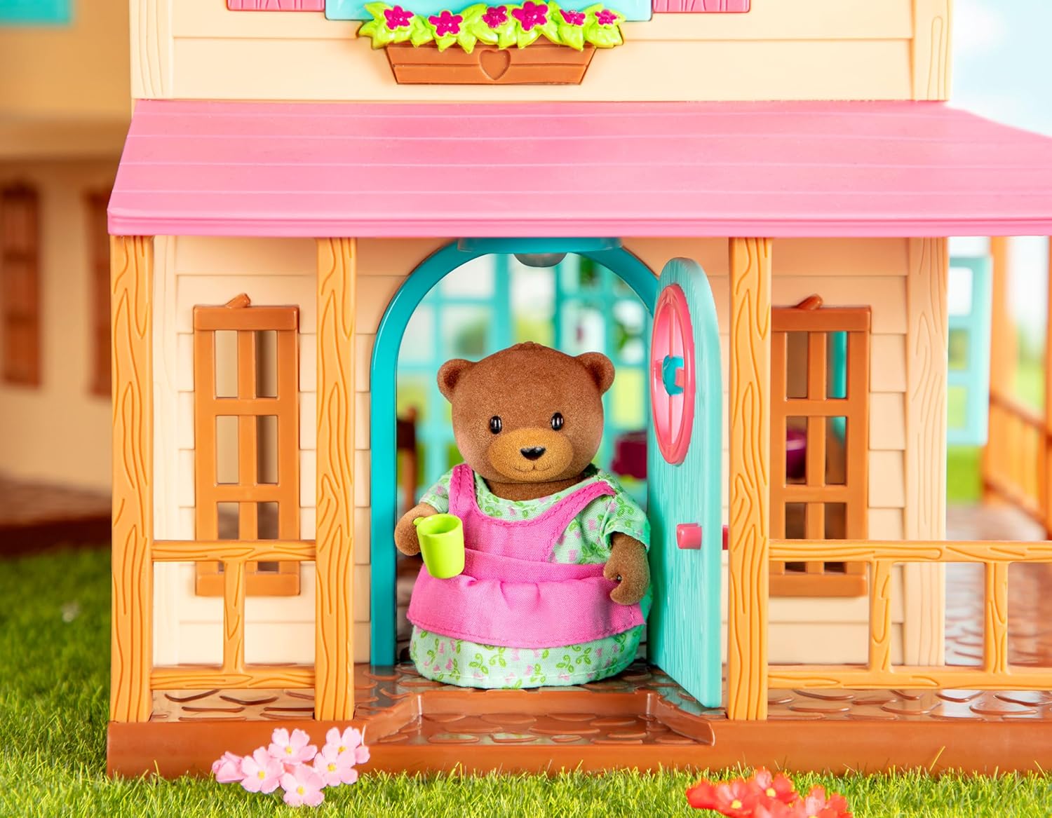 Li'l Woodzeez – Healthnuggle Bear Family Set – 4 Collectible Doll Figures with Storybook – Encourages Imaginative Pretend Play – A Wonderful Gift for Children 3+ Years