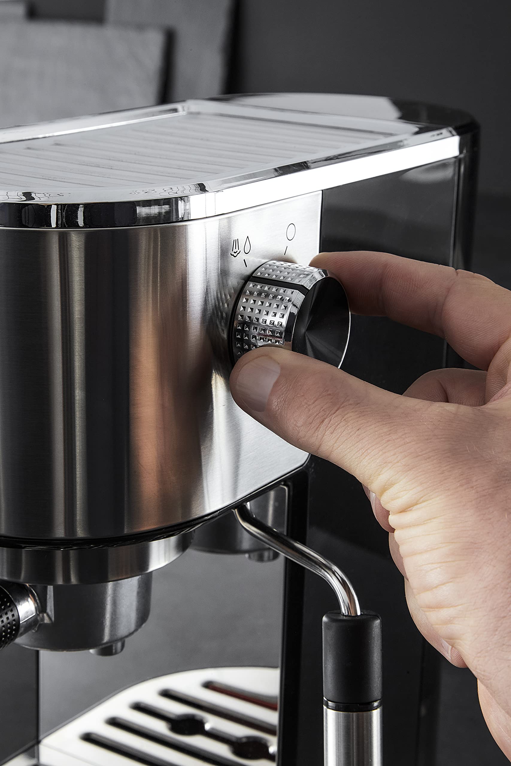 Krups INOX 1L Machine Expresso Virtuoso Automatique, 1 L, 1450 W, Compacte, 2 Tasses, Buse Vapeur pour Cappuccinos et Eau Chaude XP442C11, 1 Liter