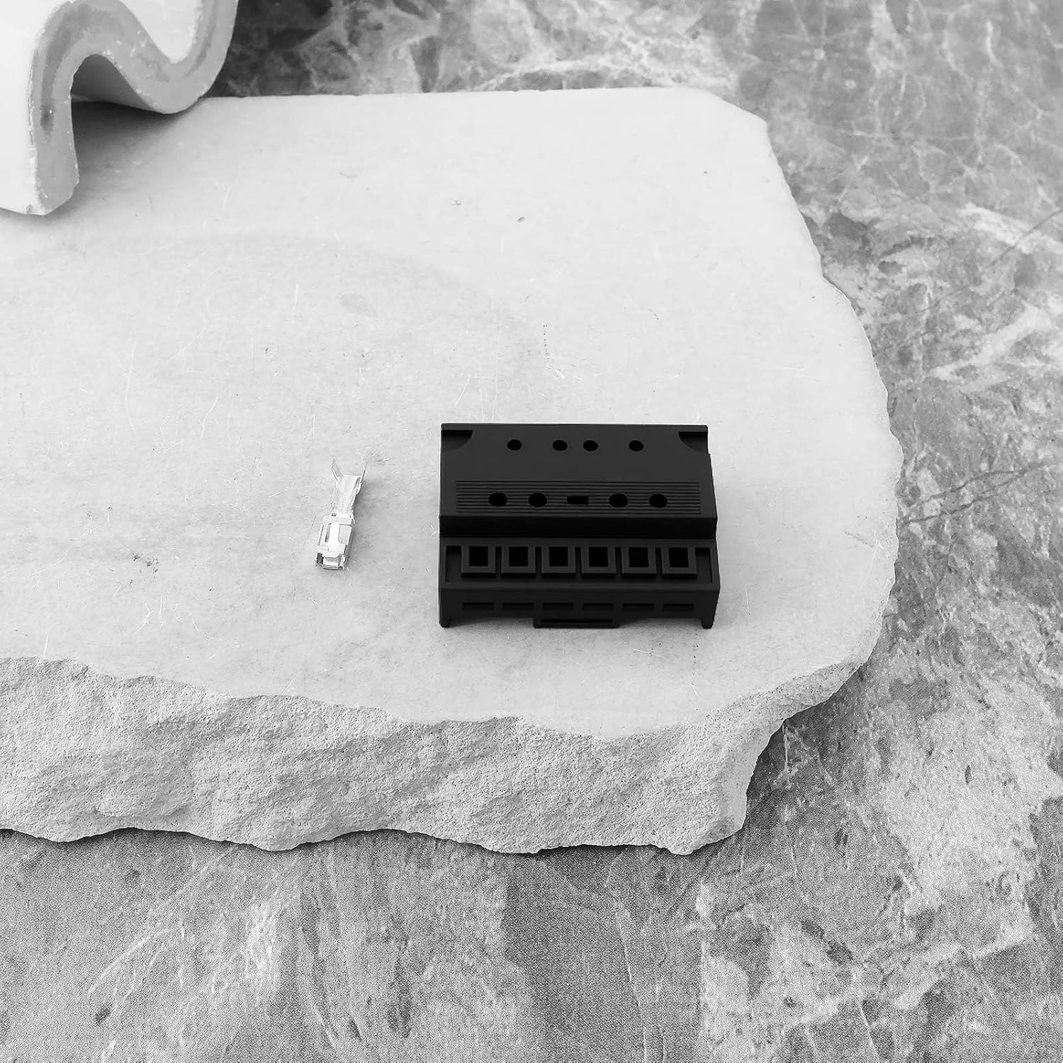 6-Pin Taillight Plug with Terminals Compatible with BMW E84 E90 Vehicles Repair Replacement Connector 63214871731 7154153 6984754