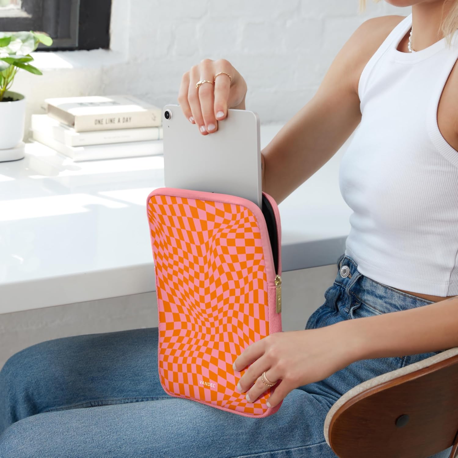 Vandel 9-11 Inch Tablet Sleeve, iPad Sleeve 11 inch Travel Pouch, Fits iPad Pro 11 Inch M4/ 10th Generation 10.9, 9/8th Gen 10.2/ Air 11" 5/4/3 10.9"/10.5", Pro 11 M2, Tab S8/S9 - Image 3