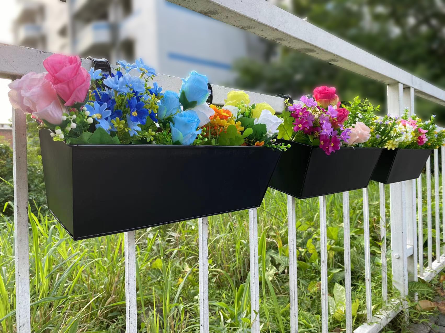 3 macetas colgantes grandes para barandilla o valla de 16 pulgadas para cualquier balcón, porche o terraza, estilo campestre, macetas perfectas para hierbas y flores para jardín (negro)