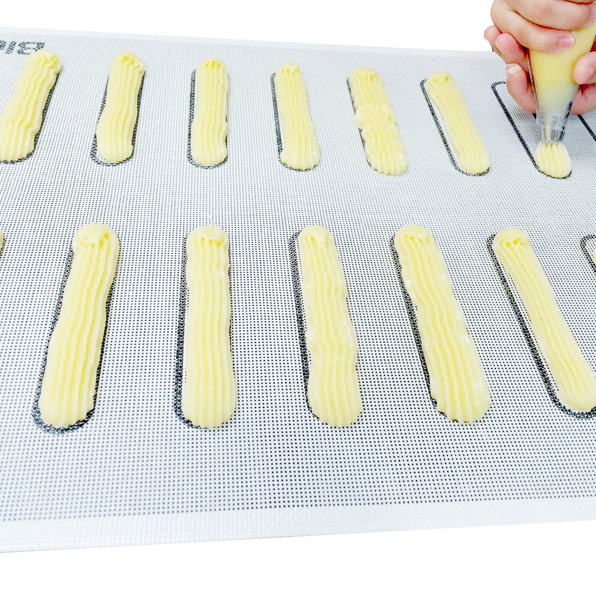 Eclair Backbleche | perforierte Silikon-Brotbackmatte | Antihaft-Backmatte | Dampfgitter | 39,9 x 59,9 cm | (125 x 25 mm Form)