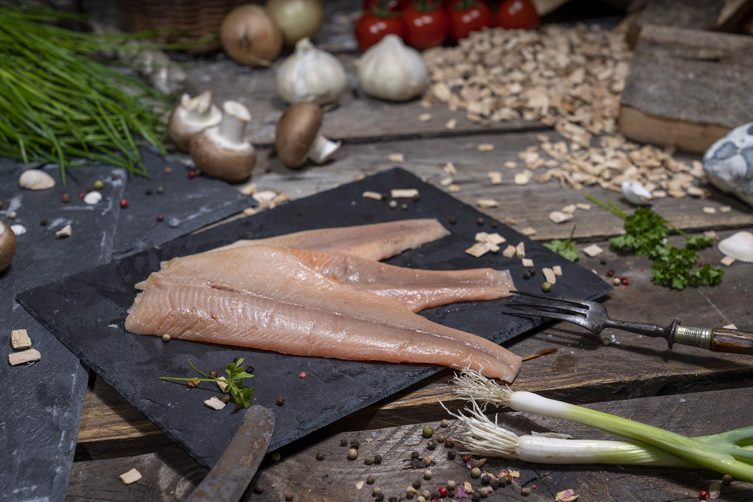 GreetFish Lachsforellenfilet, über Buchenrauch geräuchert, Lachsforelle grätenfrei filetiert, 250g (3 Stück)