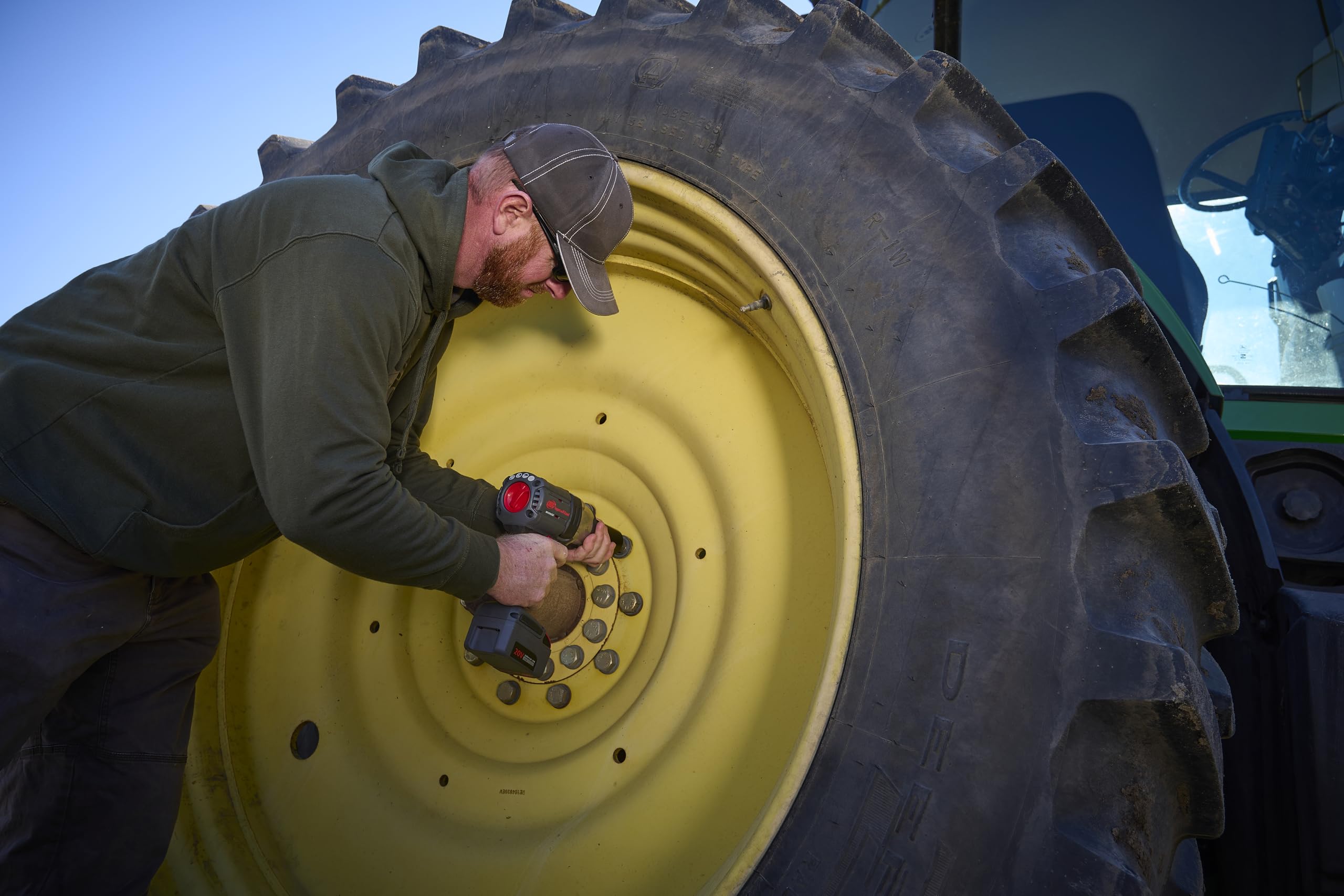 Ingersoll Rand Akumulatorowy Klucz Udarowy 2 040 Nm Momentu, Lekki Kompozytowy Korpus, Zestaw z 2 Bateriami BL2022, Ładowarką IQV20 i Walizką
