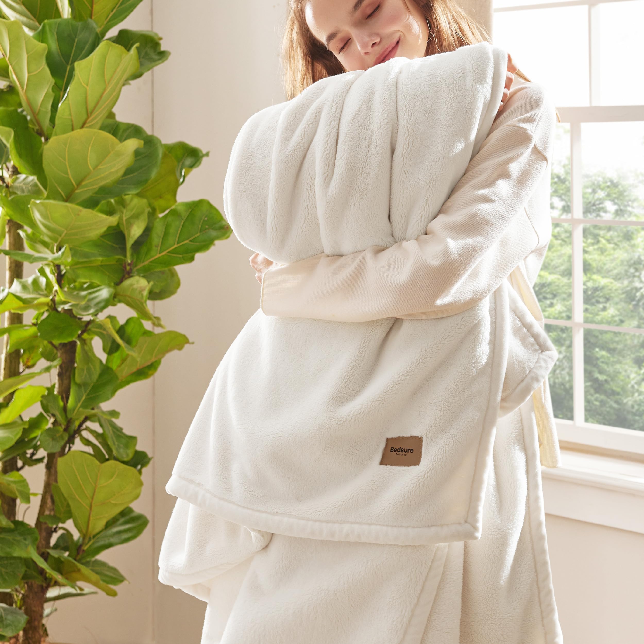 Bedsure Twin Blanket for Bed, Thick Warm Heavy Soft Blanket for Couch, Cozy Fleece Throws Gift for Girls Boys Dorm Graduation Decor, Twin XL Anti-Static 500Gsm Design, Cream, 66x90 Inch