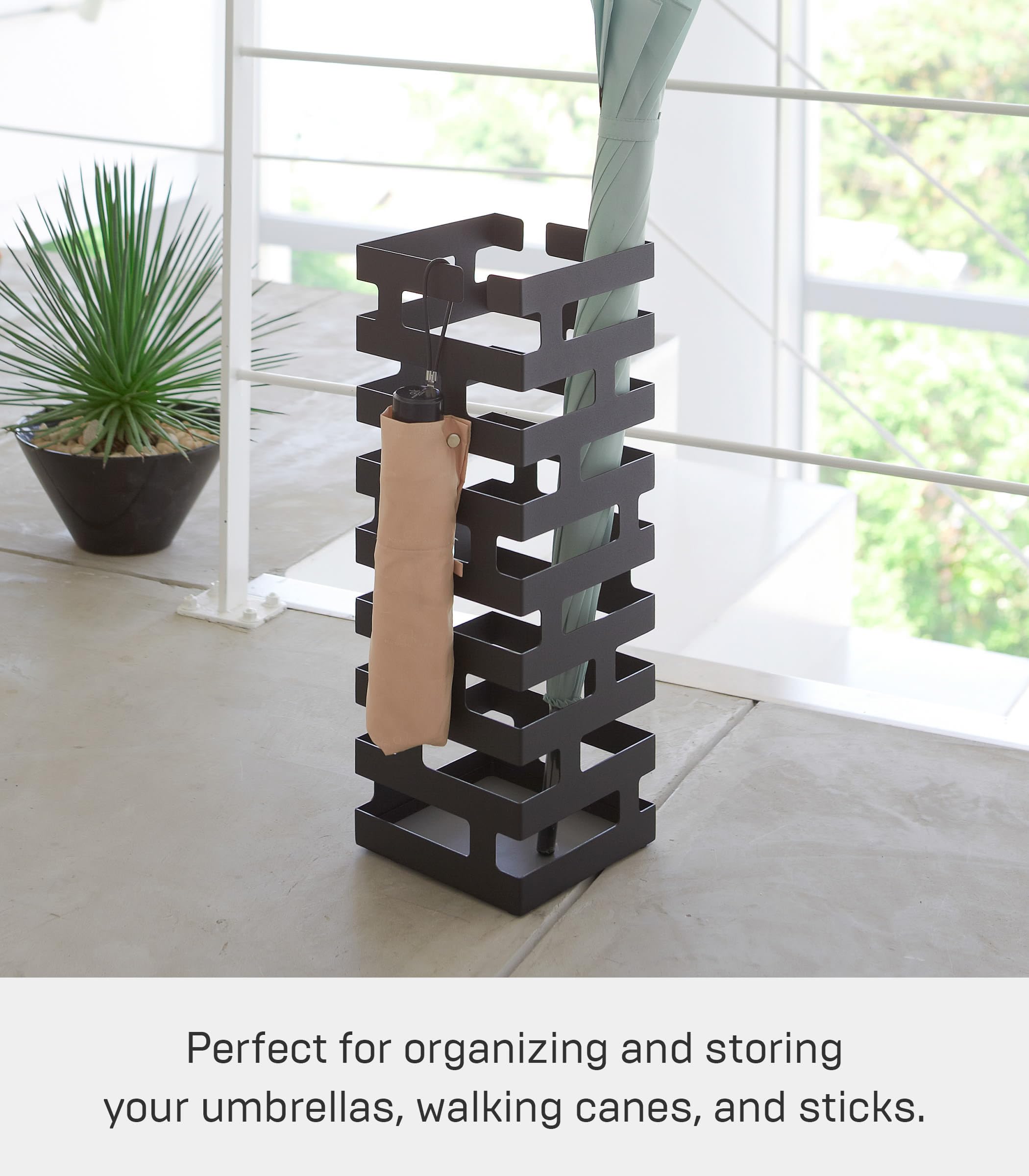 YAMAZAKI 2363 Brick Schirmständer, schwarz, Stahl, minimalistisch, 15 x 15 x 43 cm (L x B x H)