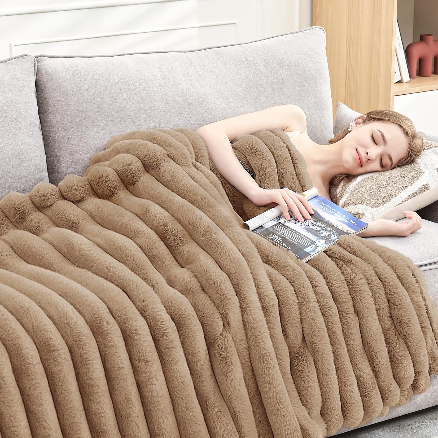 Faux Fur Throw Blanket for Couch,Cozy Soft Plush Thick Striped Luxury Blanket for Sofa Living Room Bedroom,50 * 60 Inches, Coffee