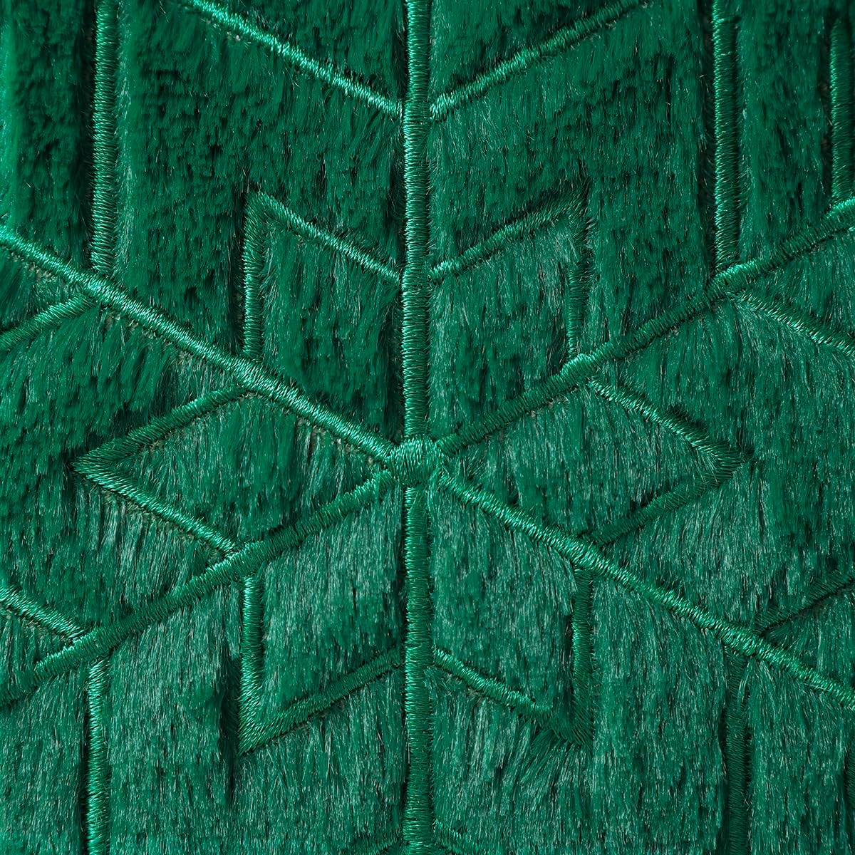 VAKADO Christmas Throw Pillow Covers 20x20 Set of 2 ，Winter Christmas Decoration Outdoor Green Tree,Snow Flake Decorative Home Decor for Couch Festival Bed Sofa Bedroom Living Room Office