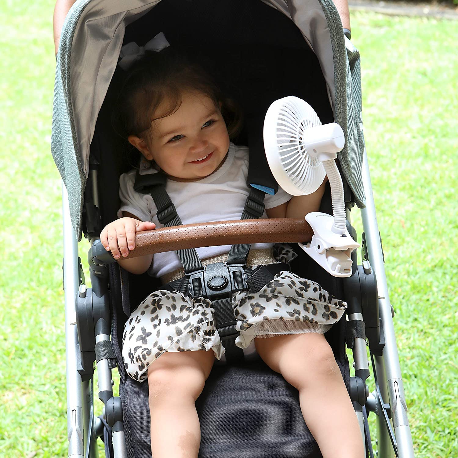 Dreambaby Ventilatore per carrozzina, ventilatore a gabbia per passeggino, ventola regolabile a clip, soluzione di raffreddamento portatile e comoda per passeggini, culle, tavolo e scrivania (batterie
