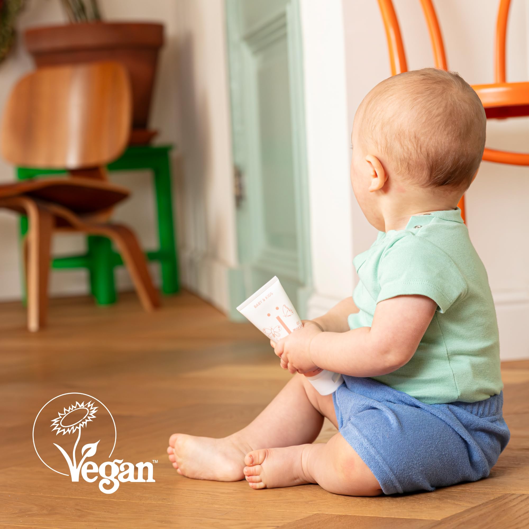 Naïf - Olio per bambini - per neonati e bambini - Con ingredienti naturali - Vegano- Prodotti per la cura del bambino - Olio per bambini - Massaggio per bambini - 100 ml