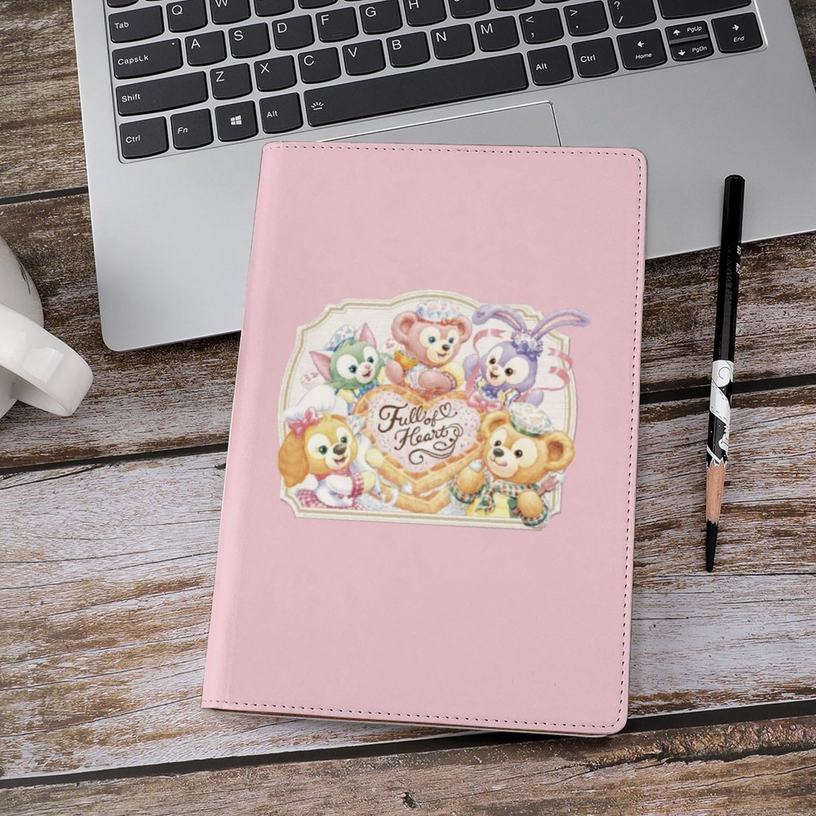 Amazon | ダッフィー フレンズ ノートカバー 20.7×14.2×1cmサイズ PU