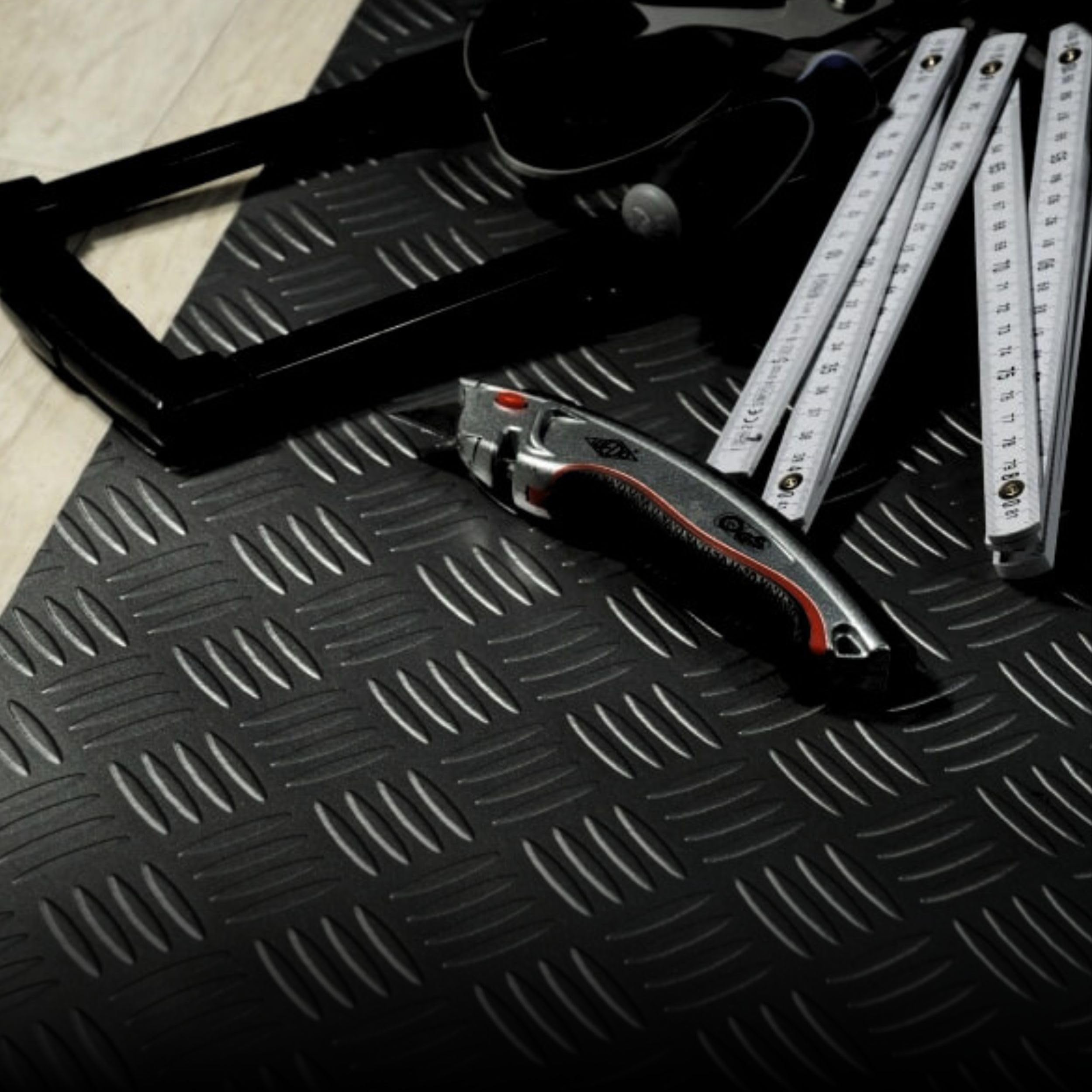 Tappeto Gomma Antiscivolo Mandorlato 1,2 x 3 m - Tappeto per Fiere, Esposizioni, Magazzini e Garage - Tappeto per Pavimento in Gomma Antiscivolo - Tappeti di Gomma a Metro