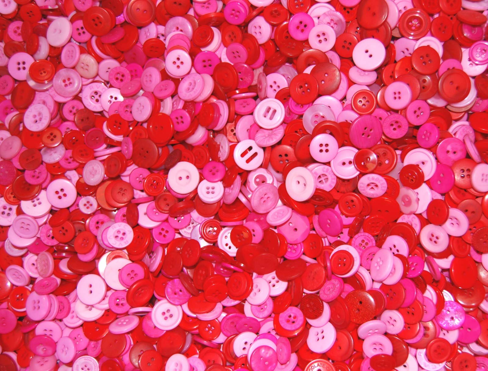 celloexpress Pack of 25g - RED & PINK BUTTONS - Mixed Sizes of Various Pink & Red Valentines Buttons for Sewing and Crafting