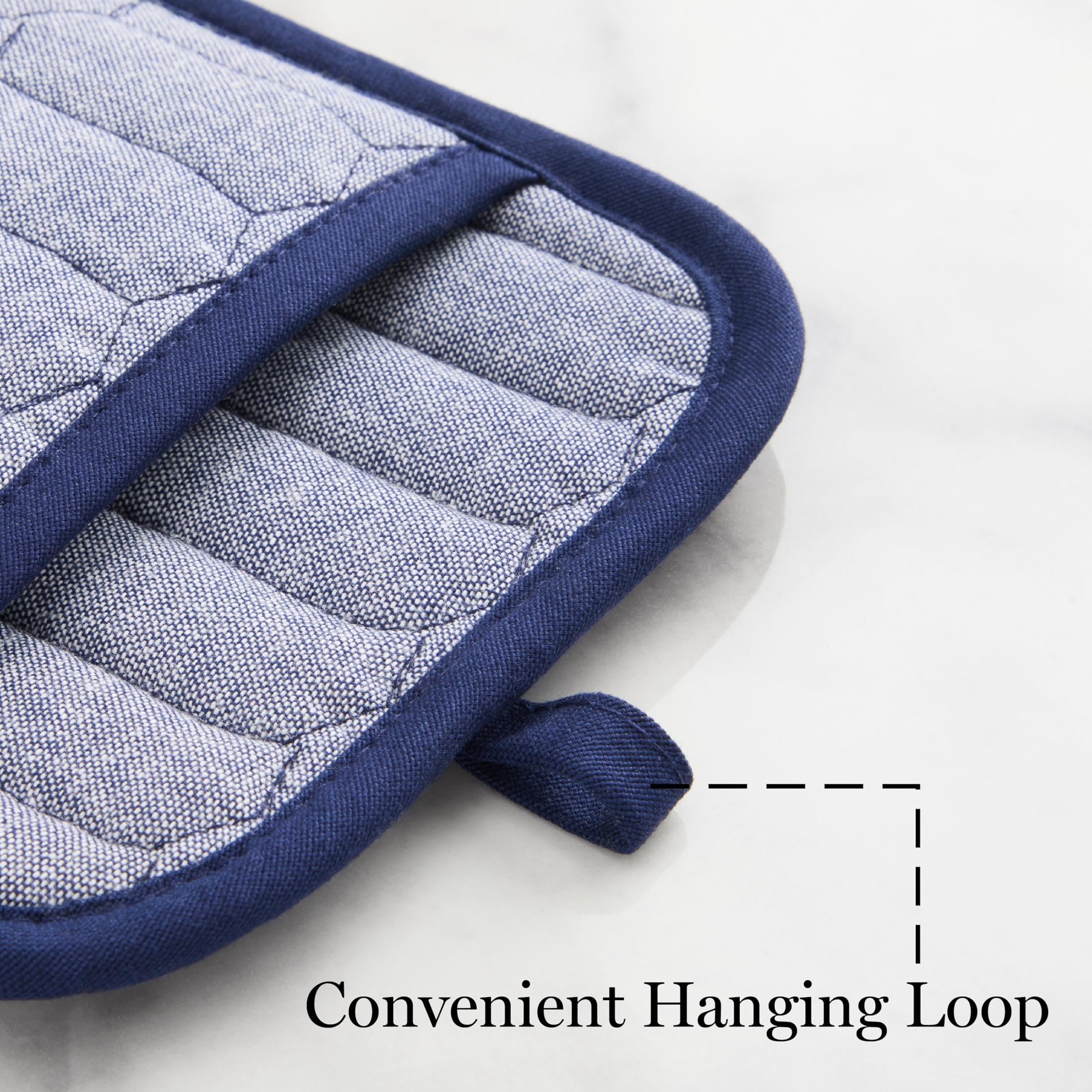 MARTHA STEWART Set di 2 presine trapuntate a nido d'ape in chambray, 100% cotone, impugnatura flessibile in silicone antiscivolo, resistente al calore, rosso, 17,8 x 25,4 cm