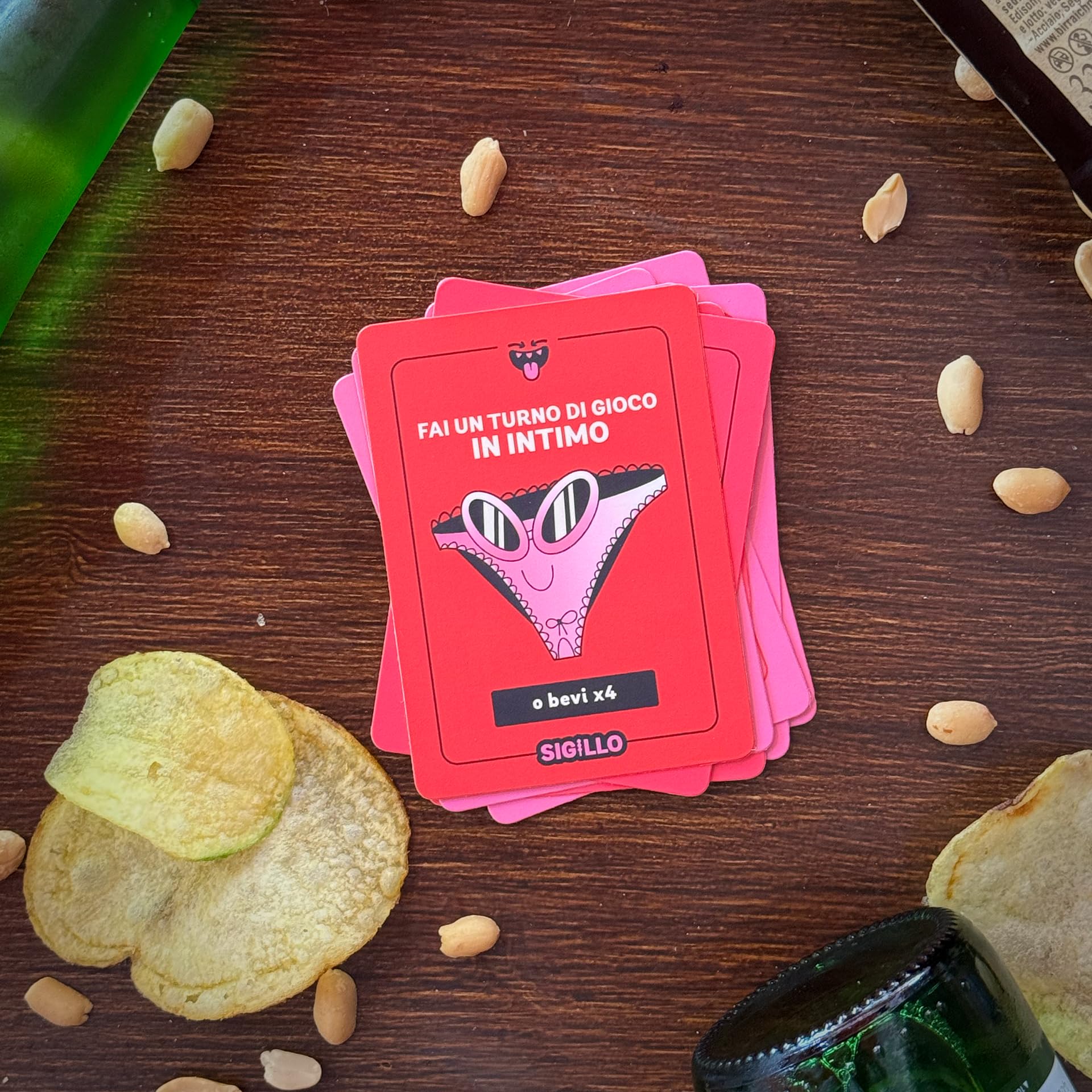 SIGILLO - Giochi da Tavolo Adulti Hot Alcolici di Carte per Bere ideale per serate tra amici - Idee Regalo per Lei e Lui, per Natale, Amica, Amiche - Regali Simpatici e Divertenti