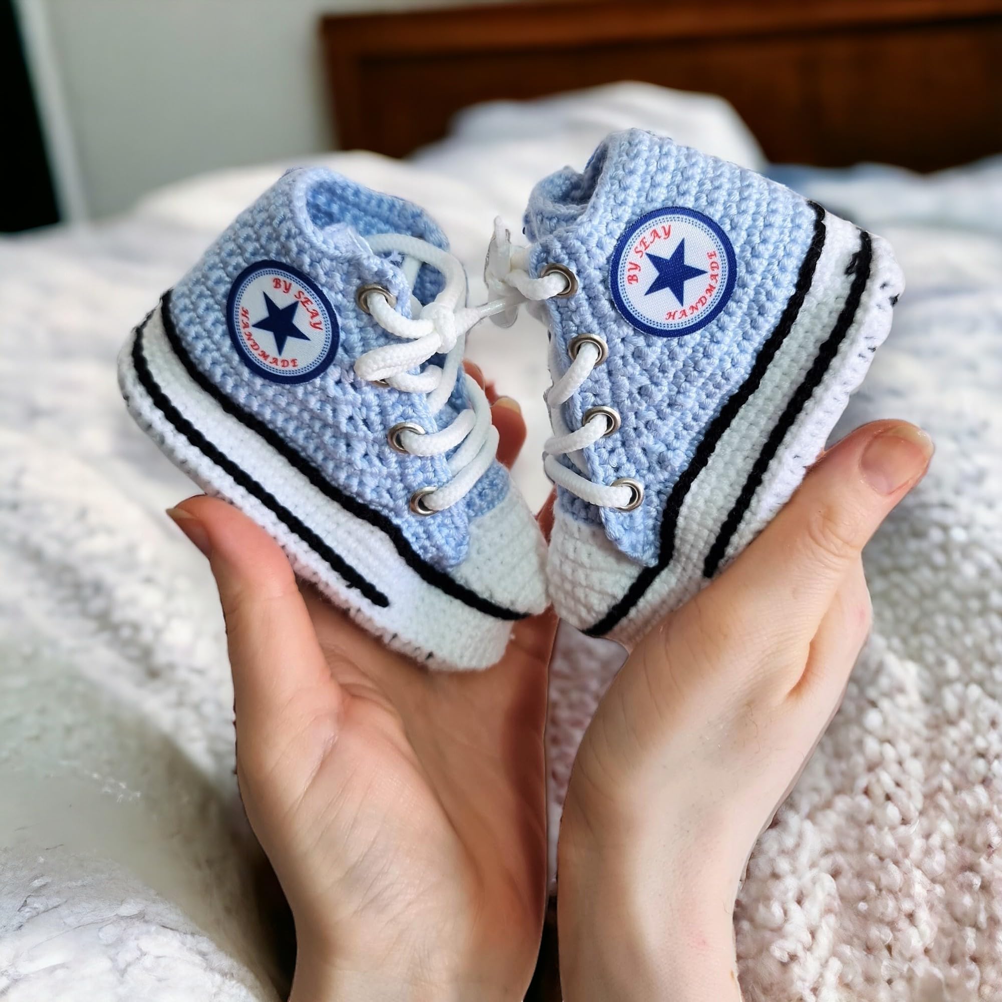 Personalisierte Rote Baby Sneaker aus Bio-Wollmischung - Handgefertigte Lauflernschuhe für die Ersten Schritte - Umweltfreundliches Geschenk zur Geburt & Babyparty - Unisex 0-24 Monate