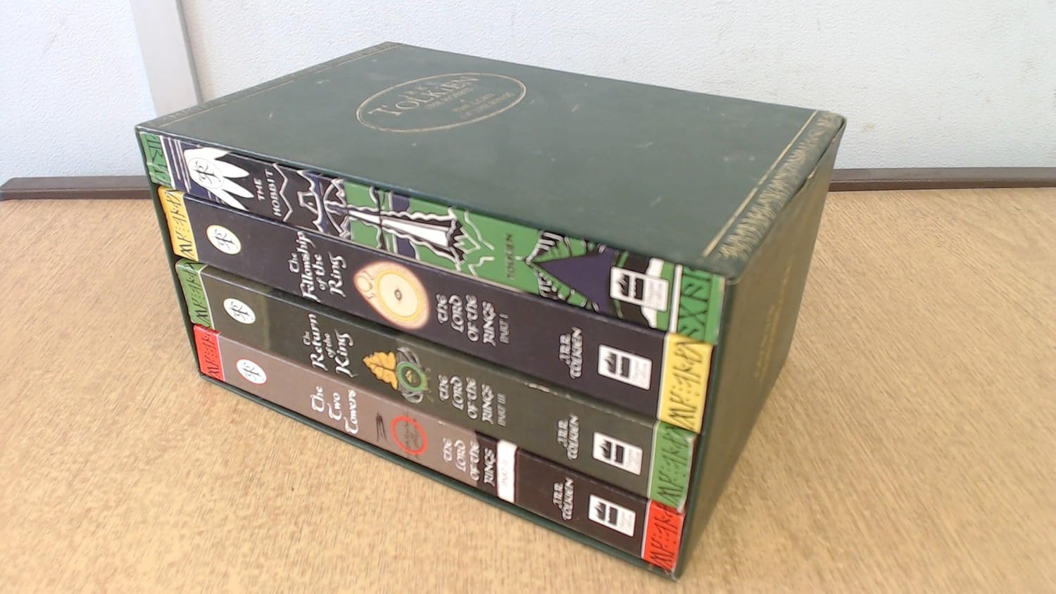 The Lord of the Rings (Boxed Set): J.R.R. Tolkien, Alan Lee