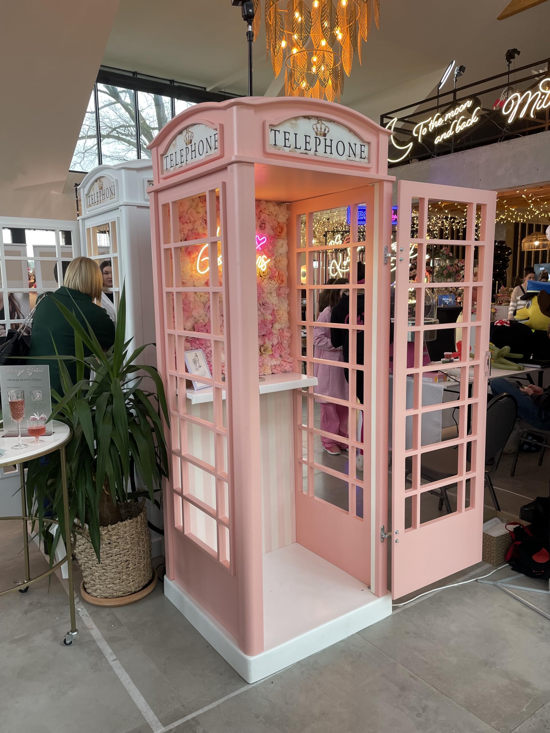 Plastiko | Una vetrina a forma di cabina telefonica inglese 116 x 150 x 207 | Forma originale | Per i bambini | Funzionale | Solido | Rosa