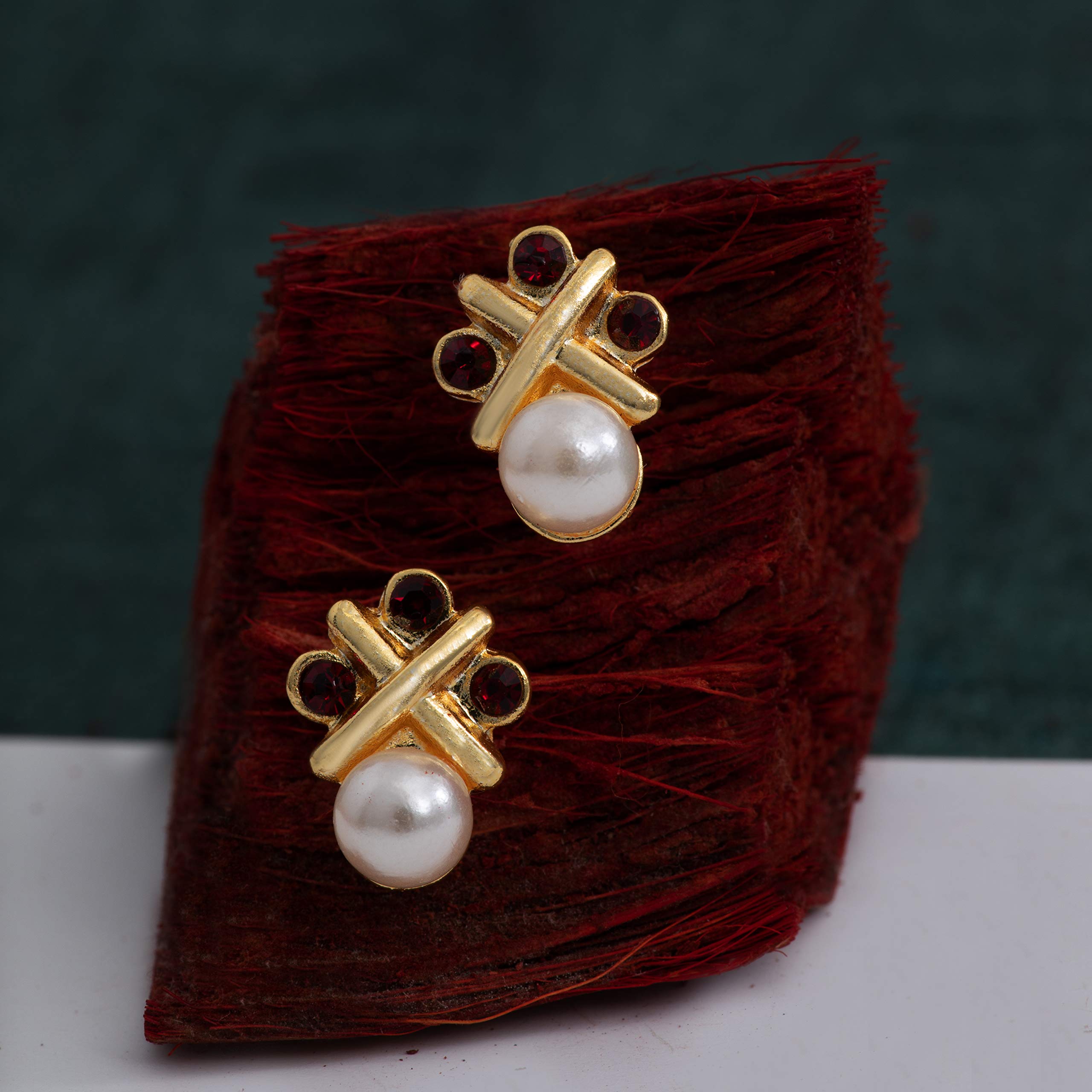 Tone Pearl Hug Kiss Stud Earrings