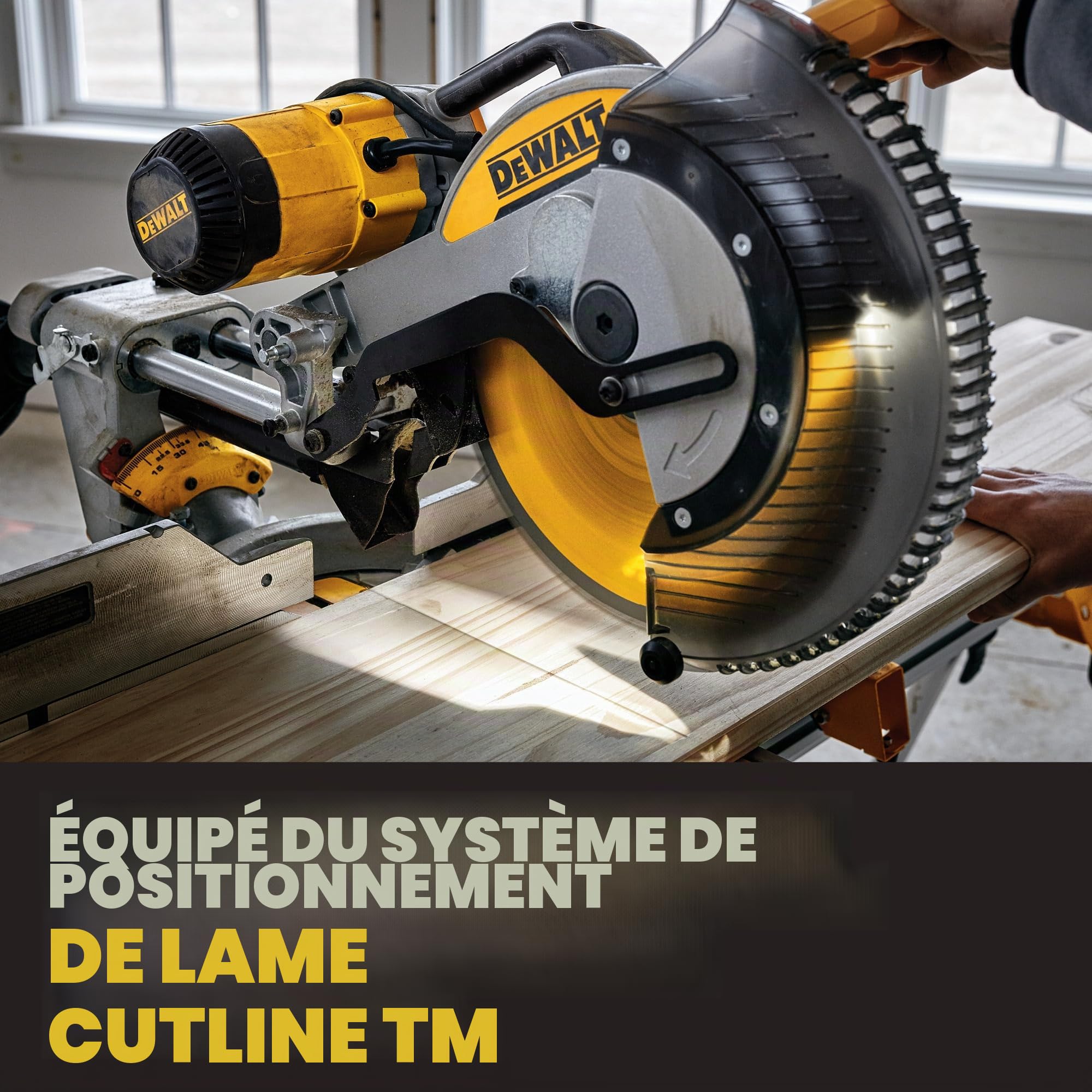 DEWALT Scie à onglets radiale XPS 1675W DWS780