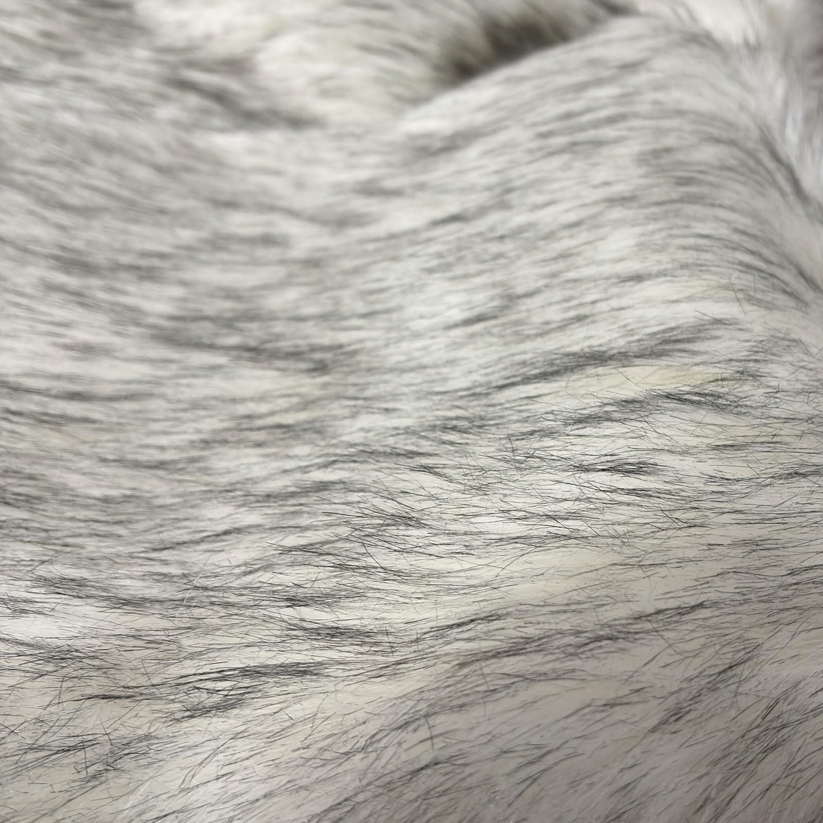 Fausse fourrure blanche anti-effilochage 160x50cm pour remplacer tapis usé ou tissus fins