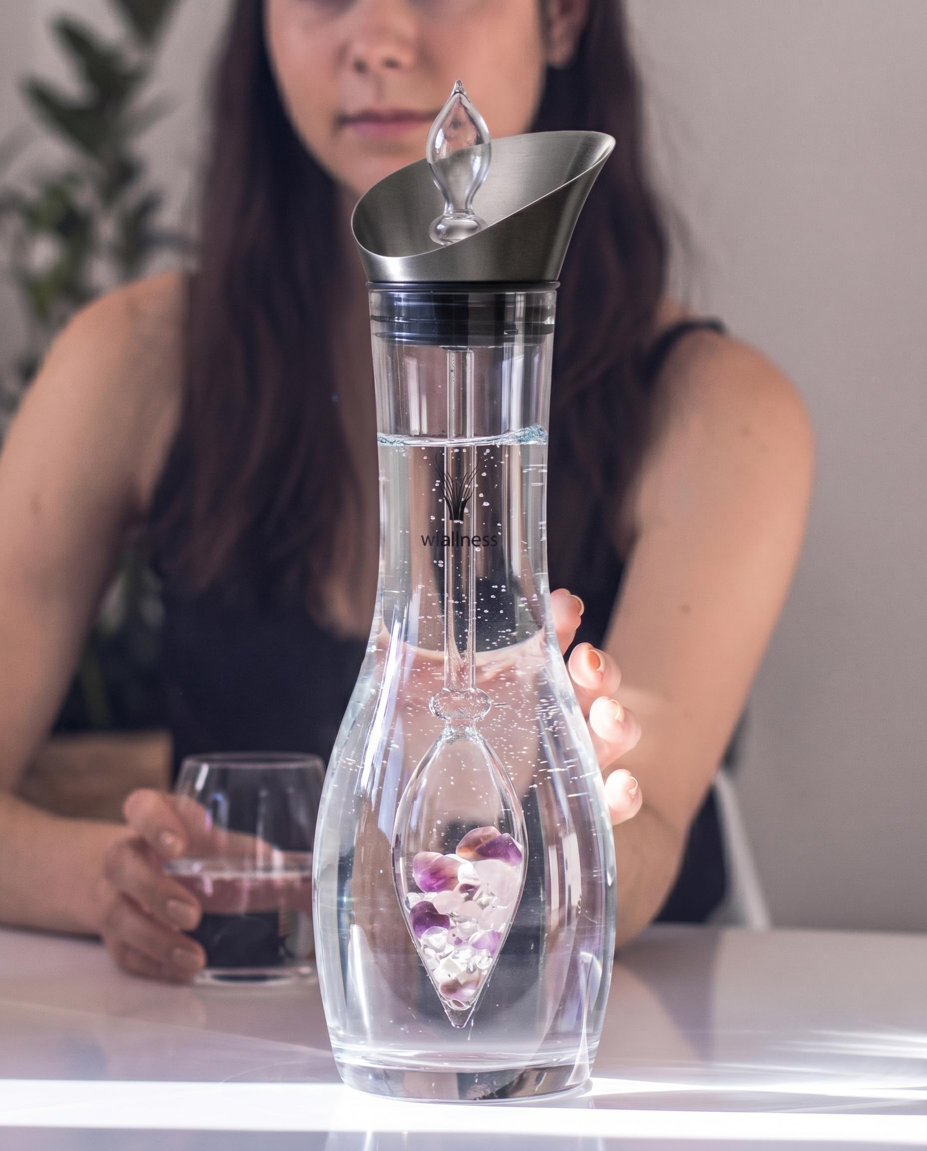 VitaJuwel Era WELLNESS - Caraffa d'Acqua delle Gemme con Ametista, Quarzo Rosa e Cristallo di Rocca
