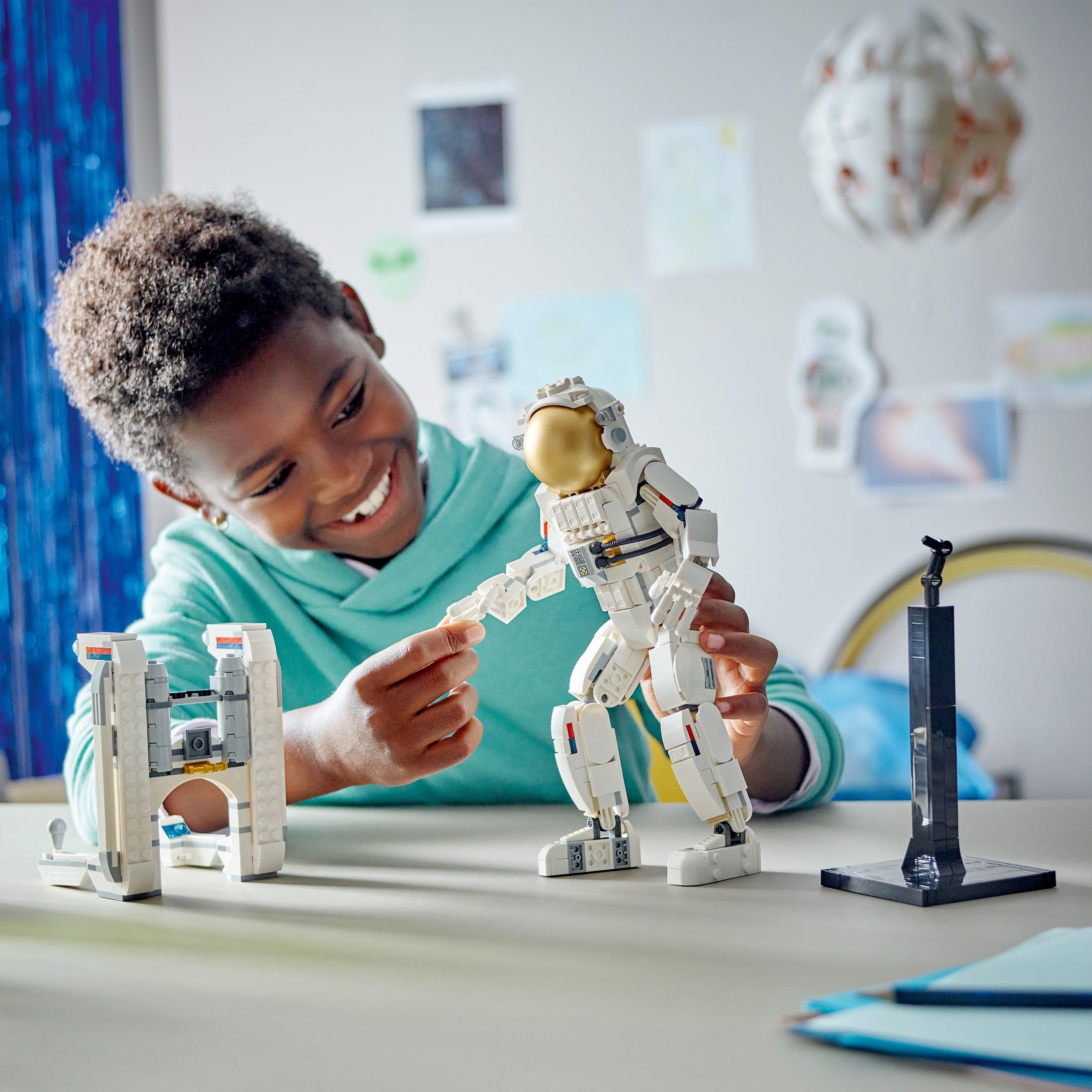 LEGO Creator 3 in 1 Astronauta Spaziale Trasformabile in Cane Giocattolo o in Modellino di Astronave Viper Jet, Giochi da Costruire per Bambini e Bambine da 9 Anni, Idea Regalo a Tema Spazio 31152