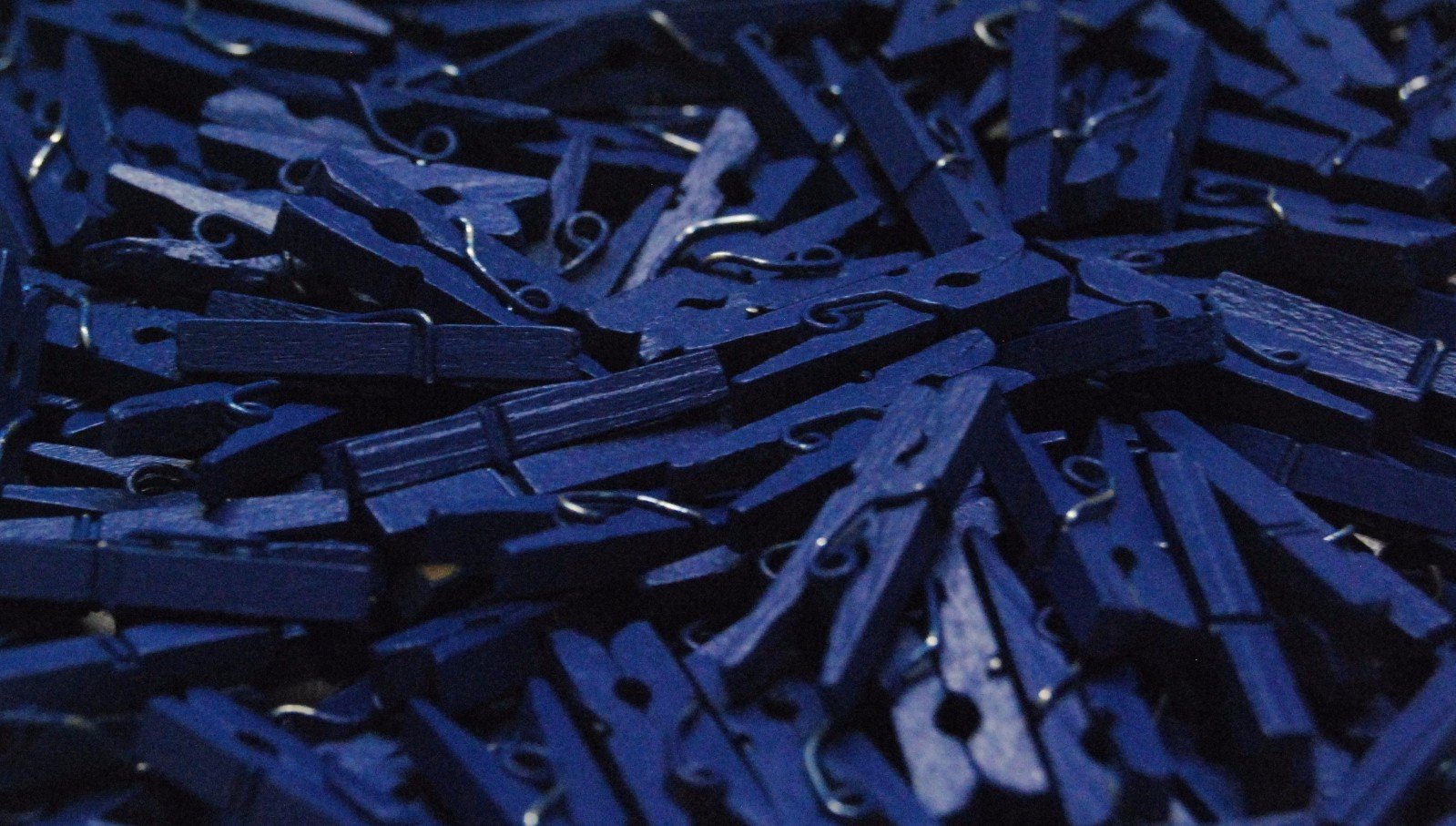celloexpress Dark Blue 25mm Mini Wooden Craft Pegs - Scrapbooking, Display Photos & Keepsakes (Pack of 500)