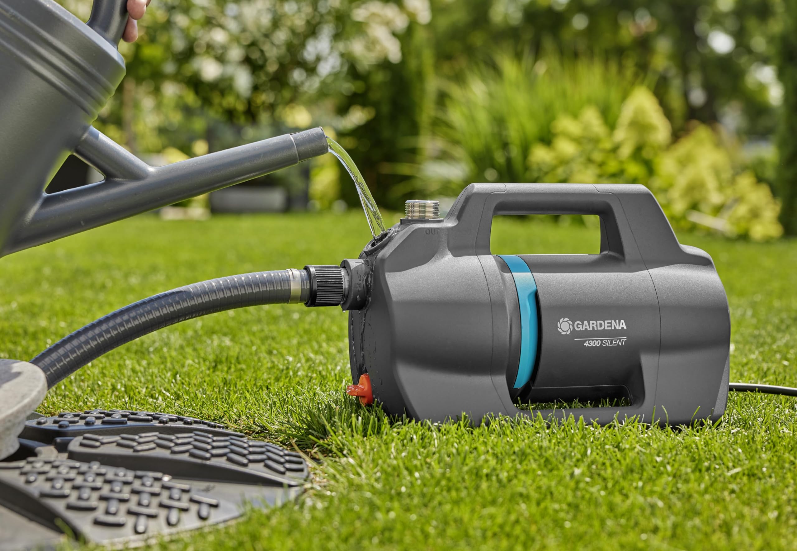 Gardena Gartenpumpe 4300 Silent: Sehr leise Bewässerungspumpe mit innovativem Gehäuse, Fördermenge 4300 l/h, 650 W Motor, doppeltes Dichtungssystem, stromsparend und wasserfest (9056-20)