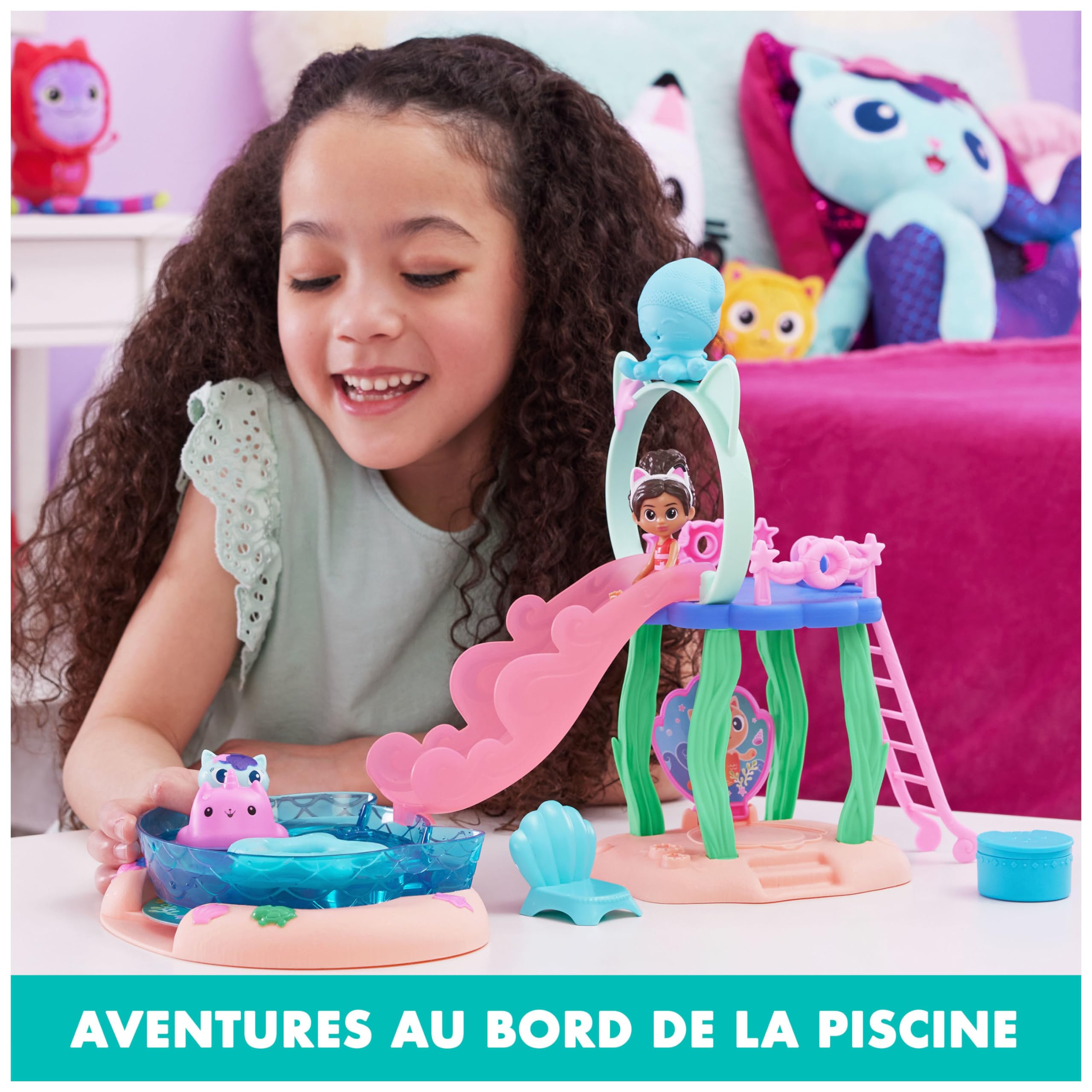 Gabby et la Maison Magique - Gabby Dollhouse - Piscine - 2 Figurines Et Accessoires - Queues de Sirène Qui Changent de Couleur - Dessin Animé Jouet Maison De Poupée - Jouet Enfant 3 Ans Et +