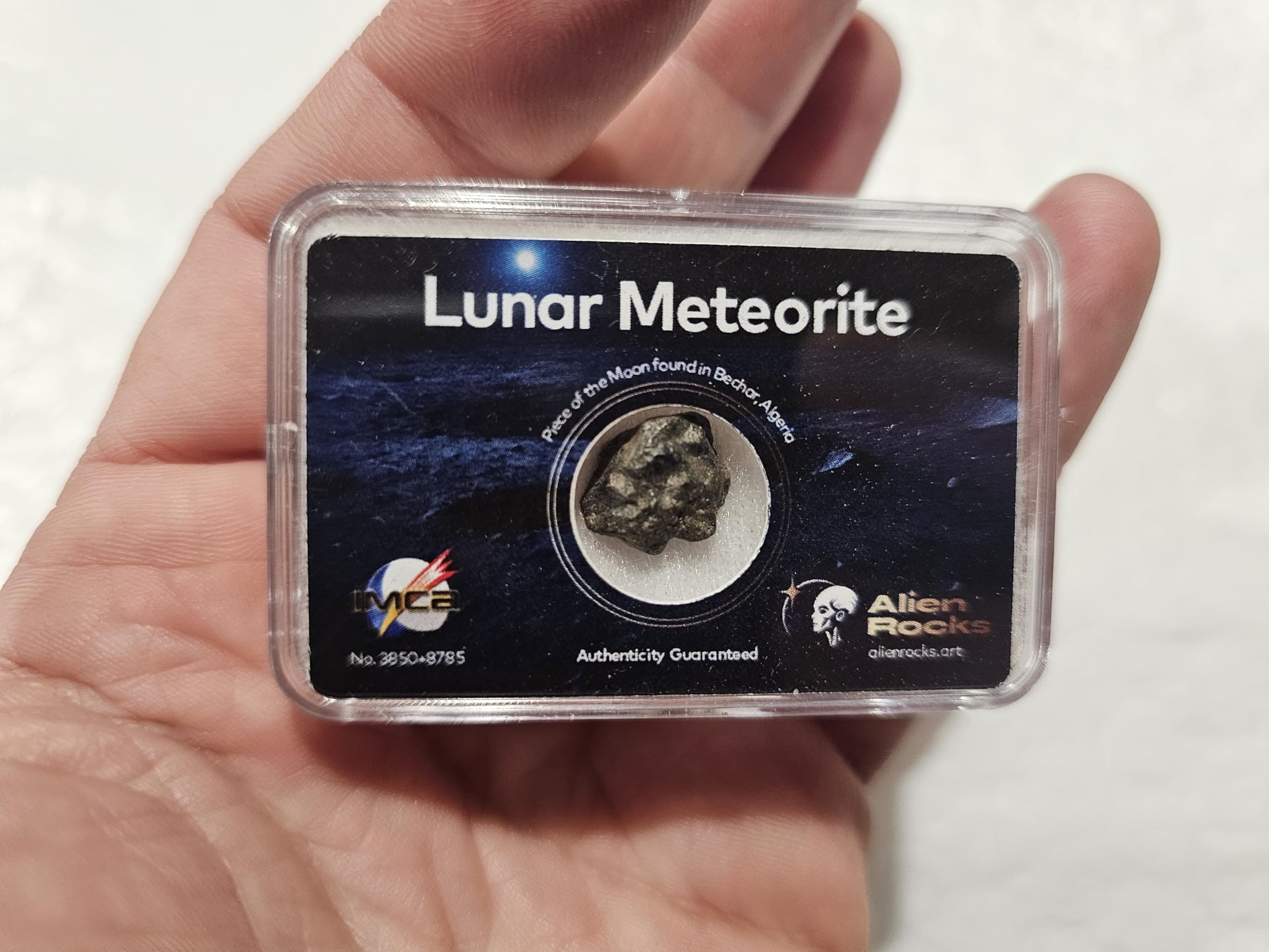 Mondmeteoriten-Fragment mit Zertifikat – Echter Mondmeteorit Bechar 003-006 – Authentischer Mondstein für Sammler, Astronomie & Weltraum Geschenk 0,3-0,7 Gramm