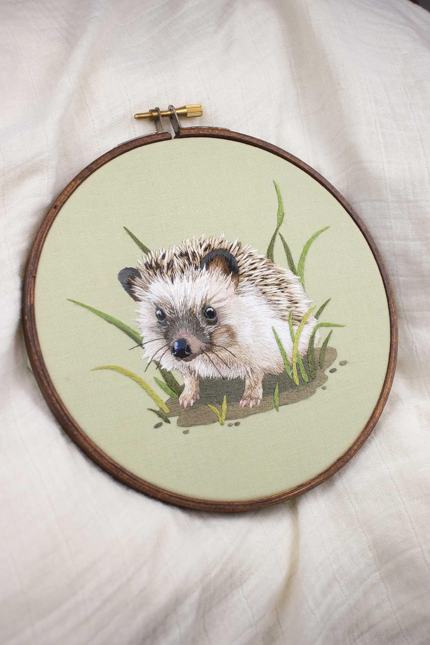 Embroidered Animal Portraits: A Guide to Thread Painting Fur, Feathers, Spines & Scales