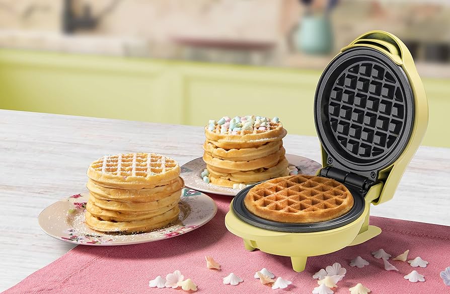 Amazon.com: Bestron Mini Waffle Maker, Classic Waffles, Non-Stick ...