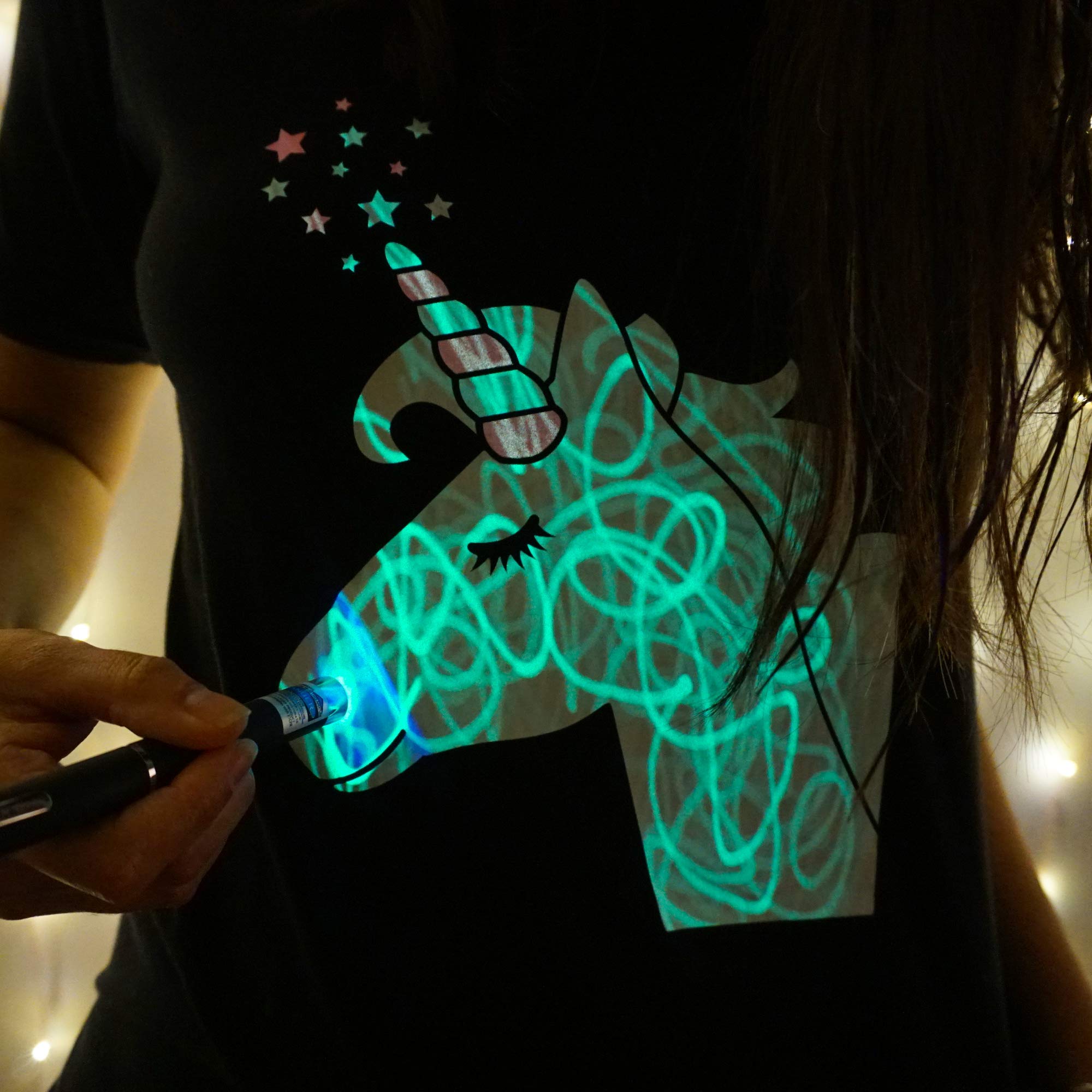 Illuminated Apparel Oryginalna interaktywna koszulka świecąca w ciemności - zabawa na przyjęcia urodzinowe i festiwale