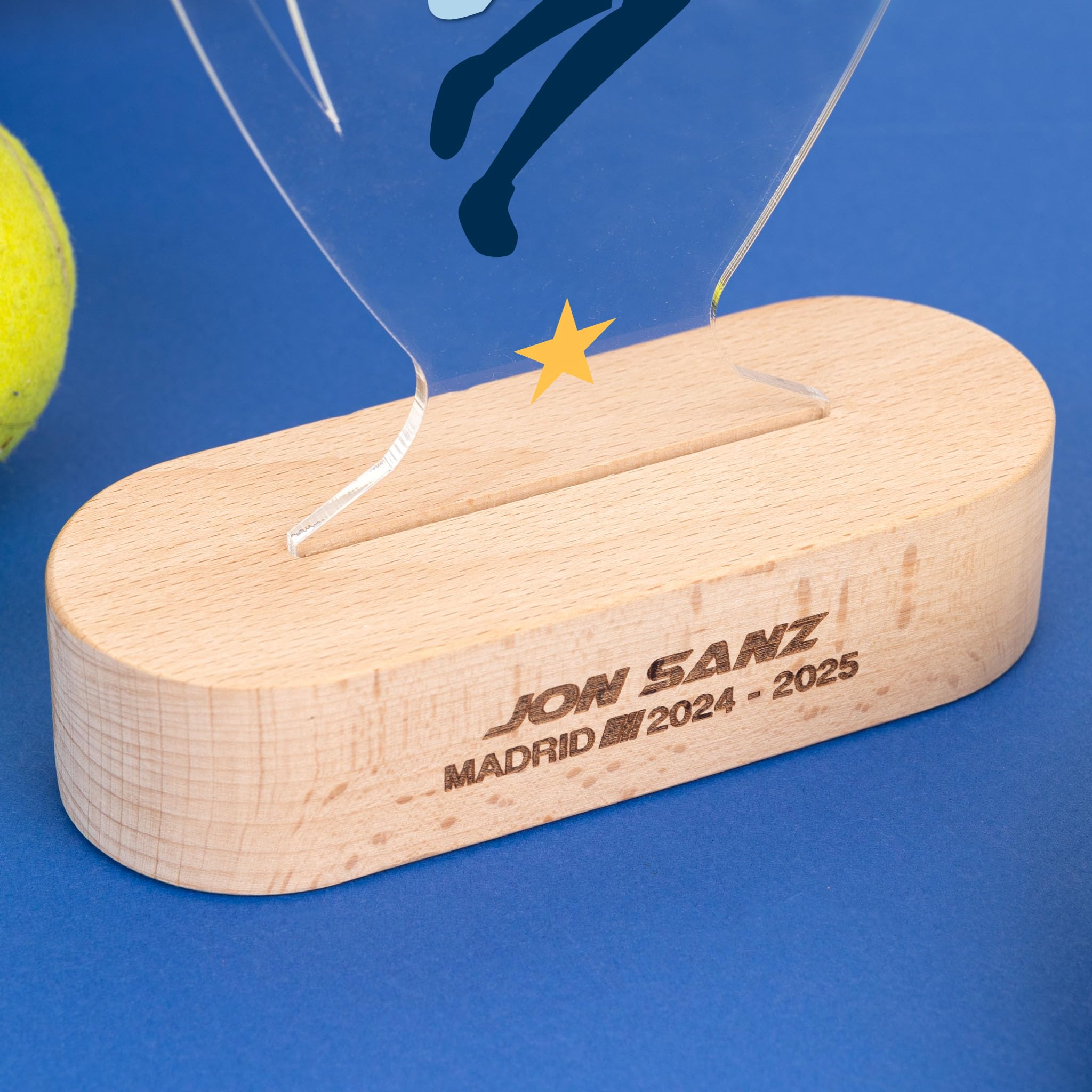 Wanapix | Trofeo Personalizado con Foto y Texto | Trofeo Copa Deportiva | Placa de Metacrilato Impresa a Color | Base de Madera Natural